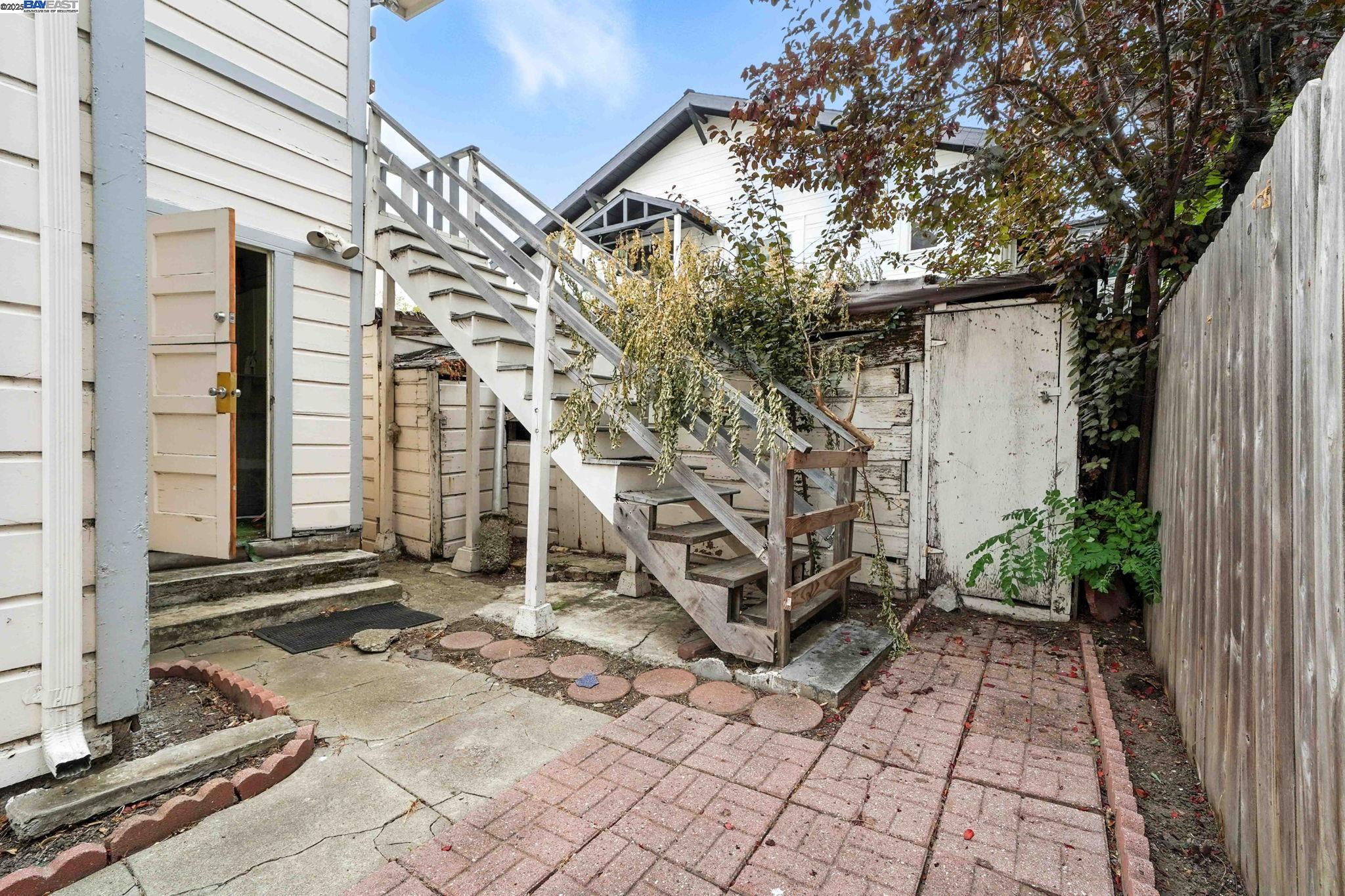 556-558 Alcatraz Ave, Oakland, California 94609, ,Residential Income,For Sale,556-558 Alcatraz Ave,41106772