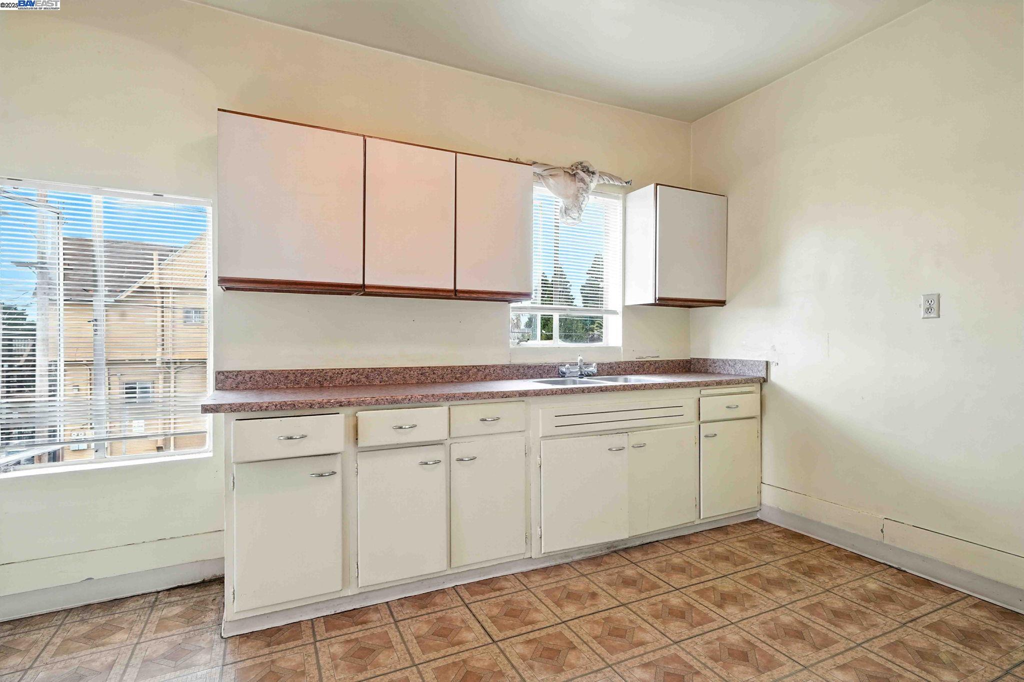 556-558 Alcatraz Ave, Oakland, California 94609, ,Residential Income,For Sale,556-558 Alcatraz Ave,41106772