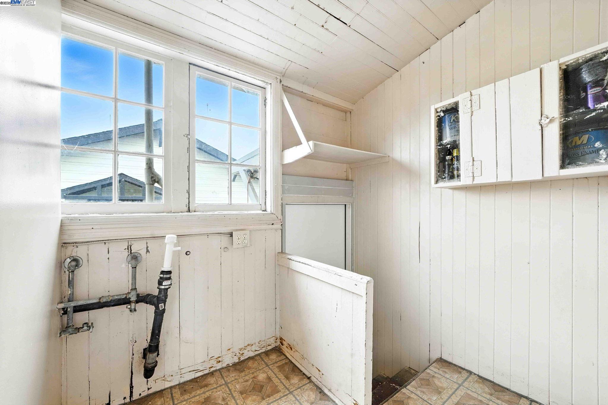 556-558 Alcatraz Ave, Oakland, California 94609, ,Residential Income,For Sale,556-558 Alcatraz Ave,41106772