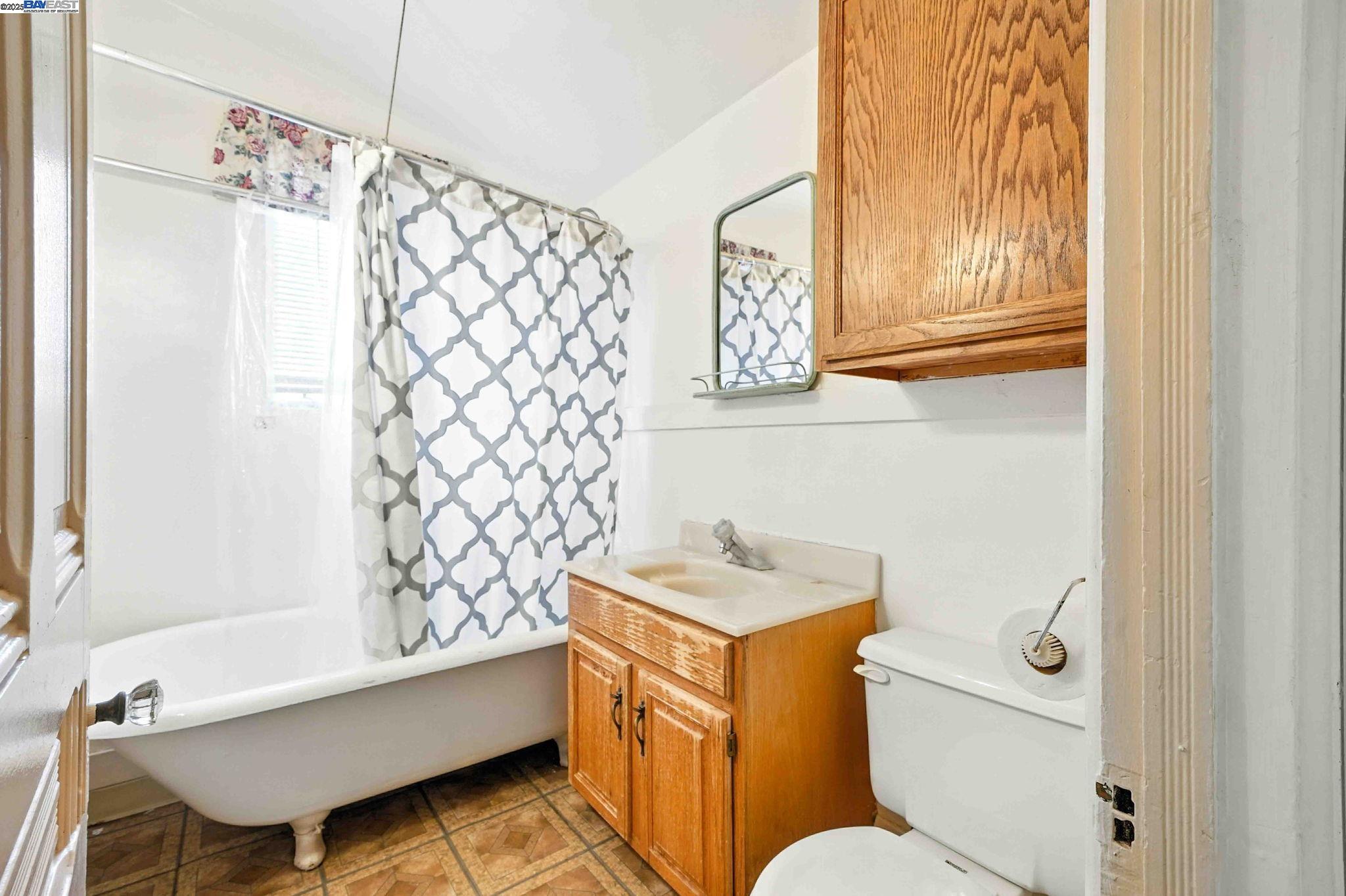 556-558 Alcatraz Ave, Oakland, California 94609, ,Residential Income,For Sale,556-558 Alcatraz Ave,41106772