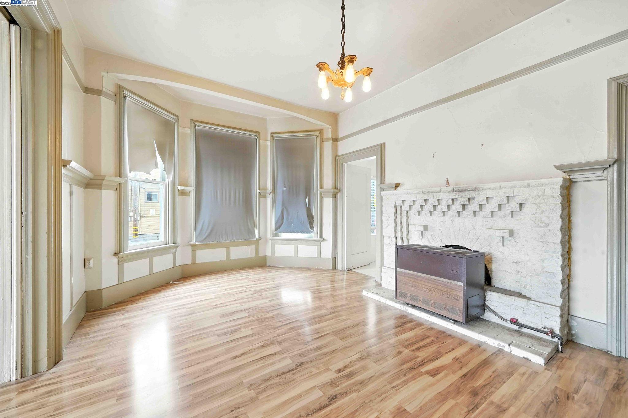 556-558 Alcatraz Ave, Oakland, California 94609, ,Residential Income,For Sale,556-558 Alcatraz Ave,41106772