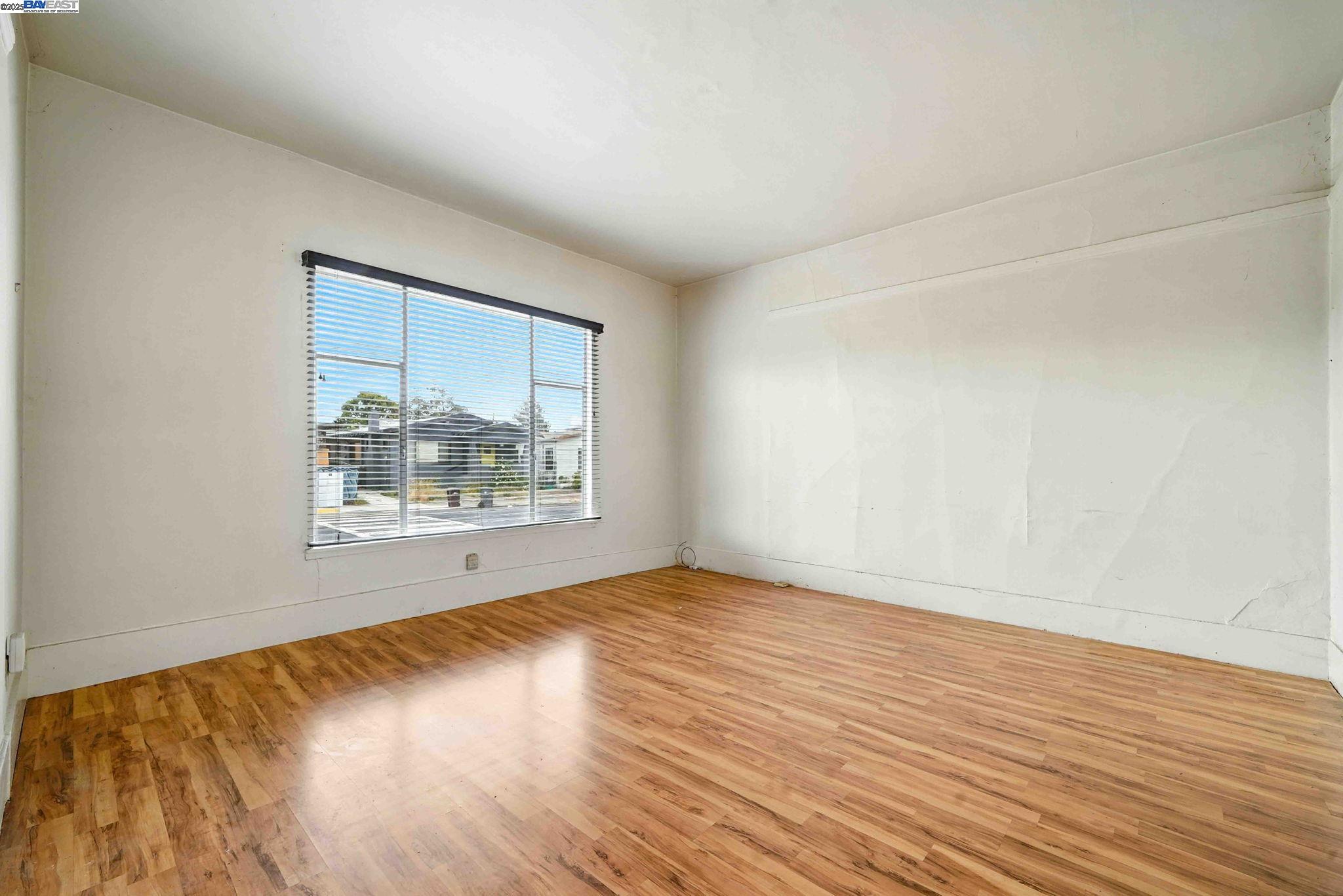 556-558 Alcatraz Ave, Oakland, California 94609, ,Residential Income,For Sale,556-558 Alcatraz Ave,41106772
