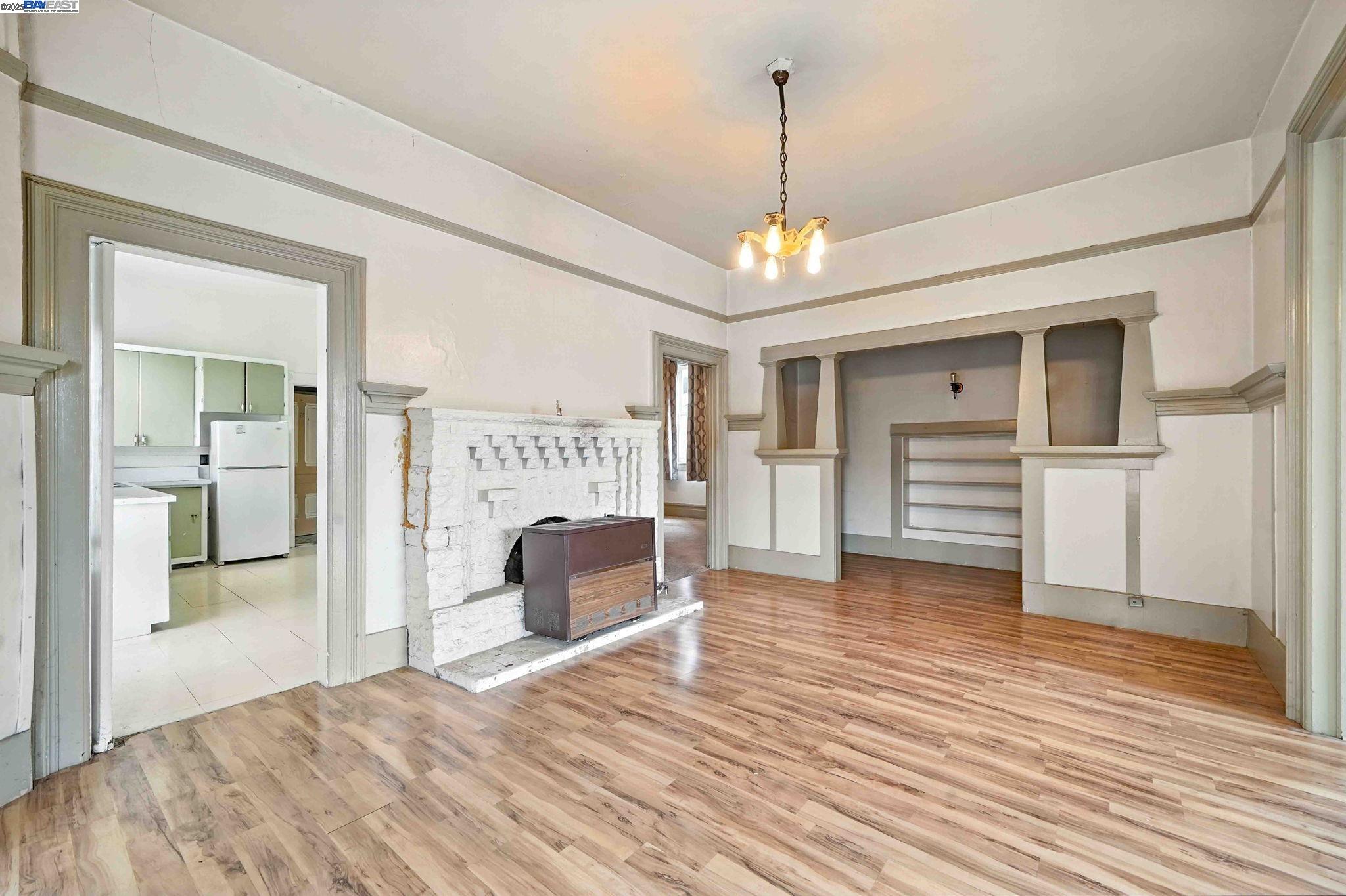 556-558 Alcatraz Ave, Oakland, California 94609, ,Residential Income,For Sale,556-558 Alcatraz Ave,41106772