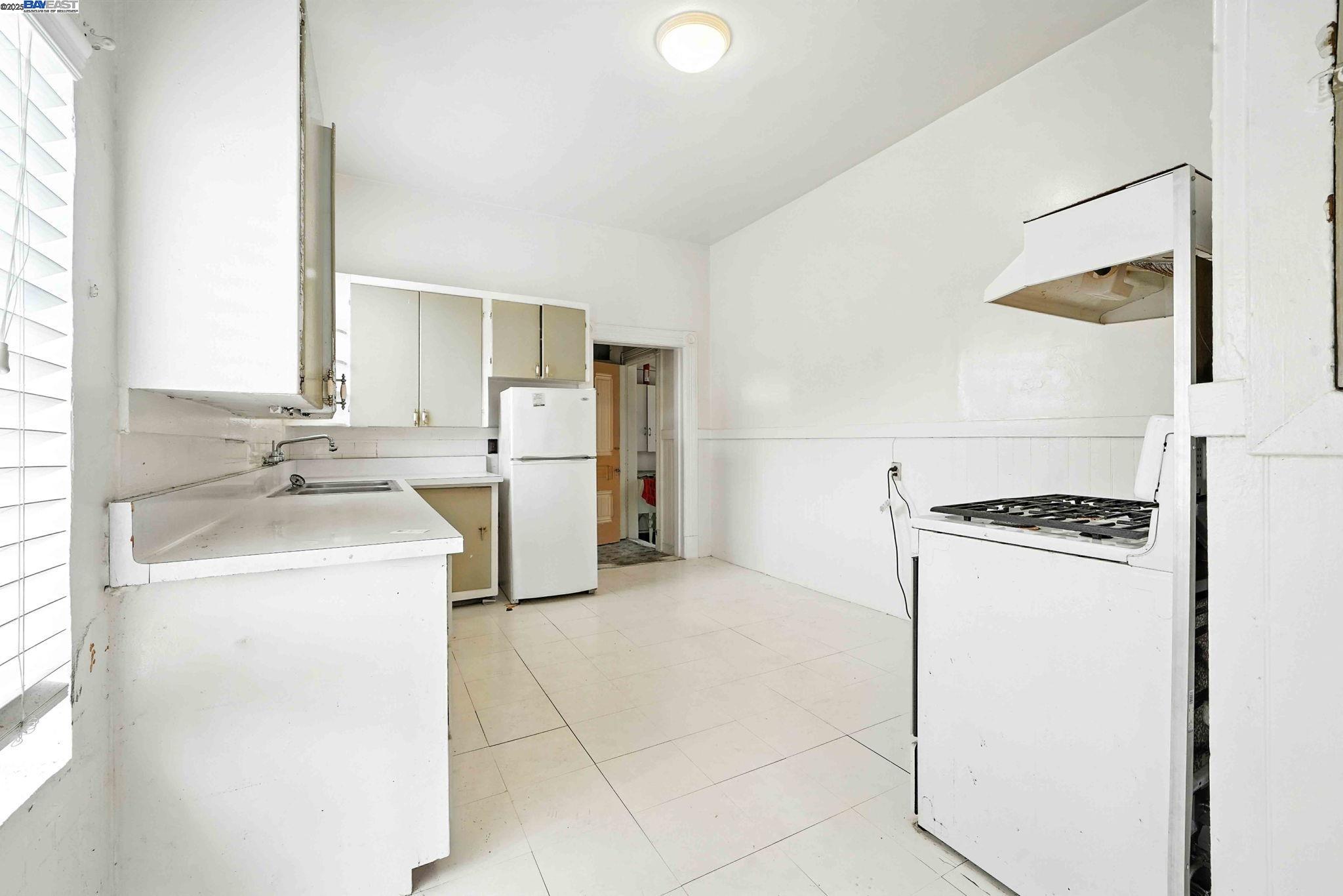 556-558 Alcatraz Ave, Oakland, California 94609, ,Residential Income,For Sale,556-558 Alcatraz Ave,41106772