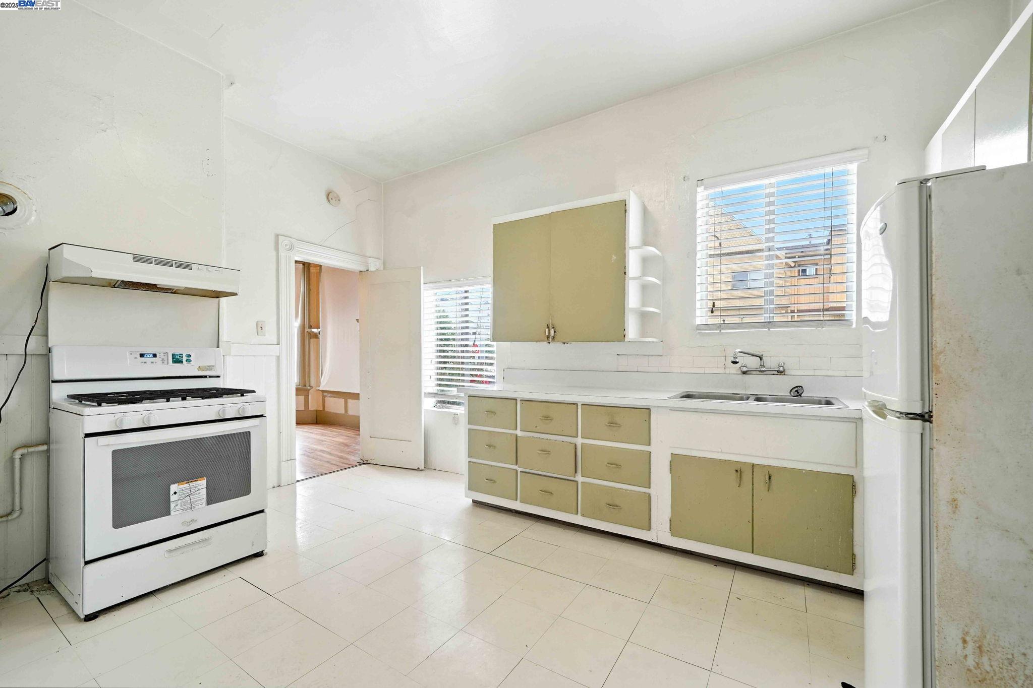 556-558 Alcatraz Ave, Oakland, California 94609, ,Residential Income,For Sale,556-558 Alcatraz Ave,41106772