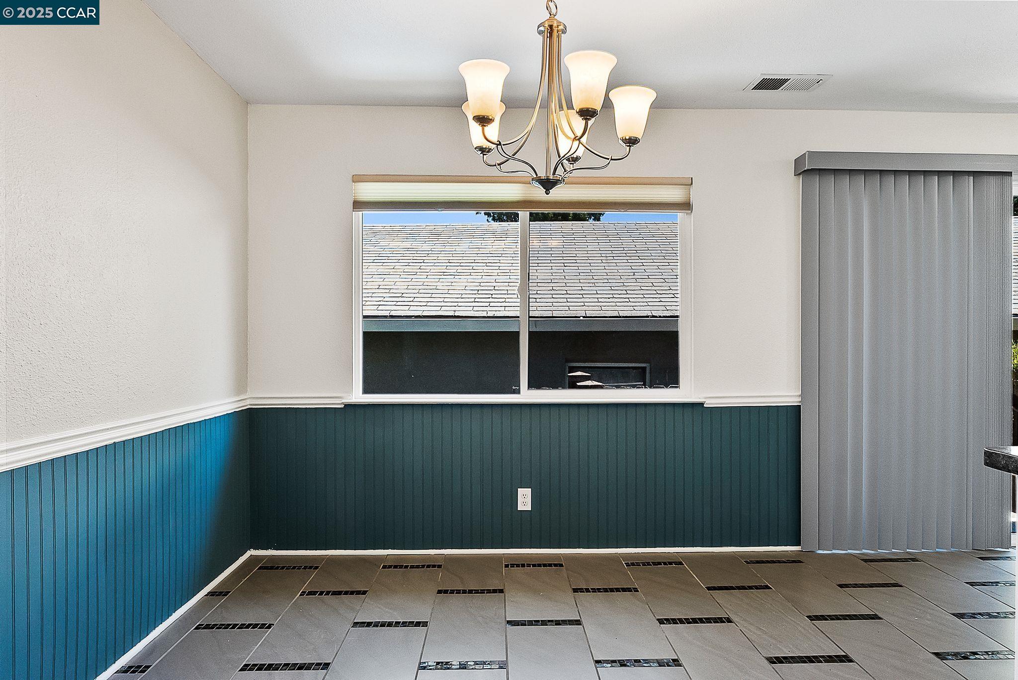 Detail Gallery Image 11 of 39 For 2150 Pomona Ave, Martinez,  CA 94553 - 3 Beds | 1 Baths