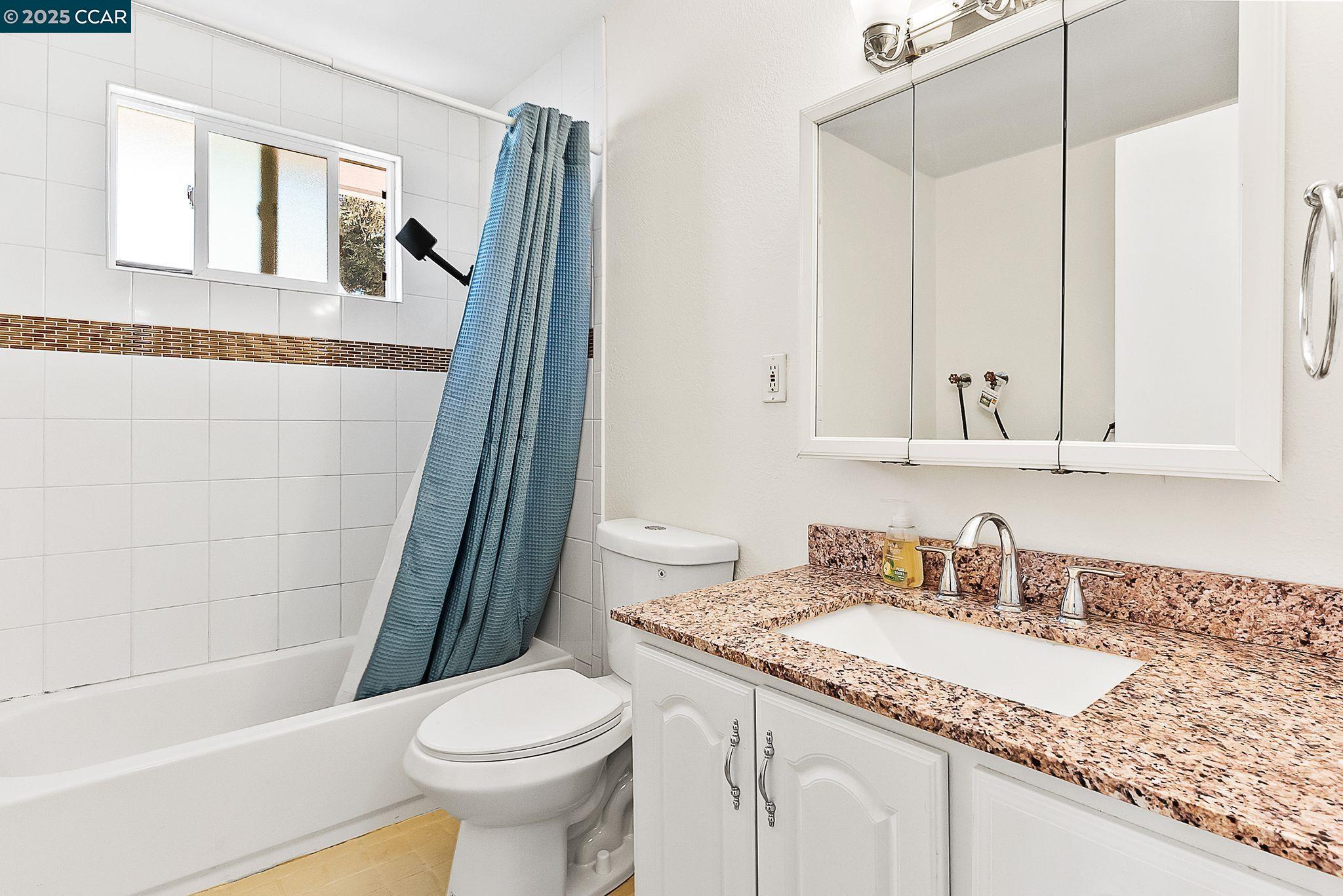 Detail Gallery Image 17 of 39 For 2150 Pomona Ave, Martinez,  CA 94553 - 3 Beds | 1 Baths