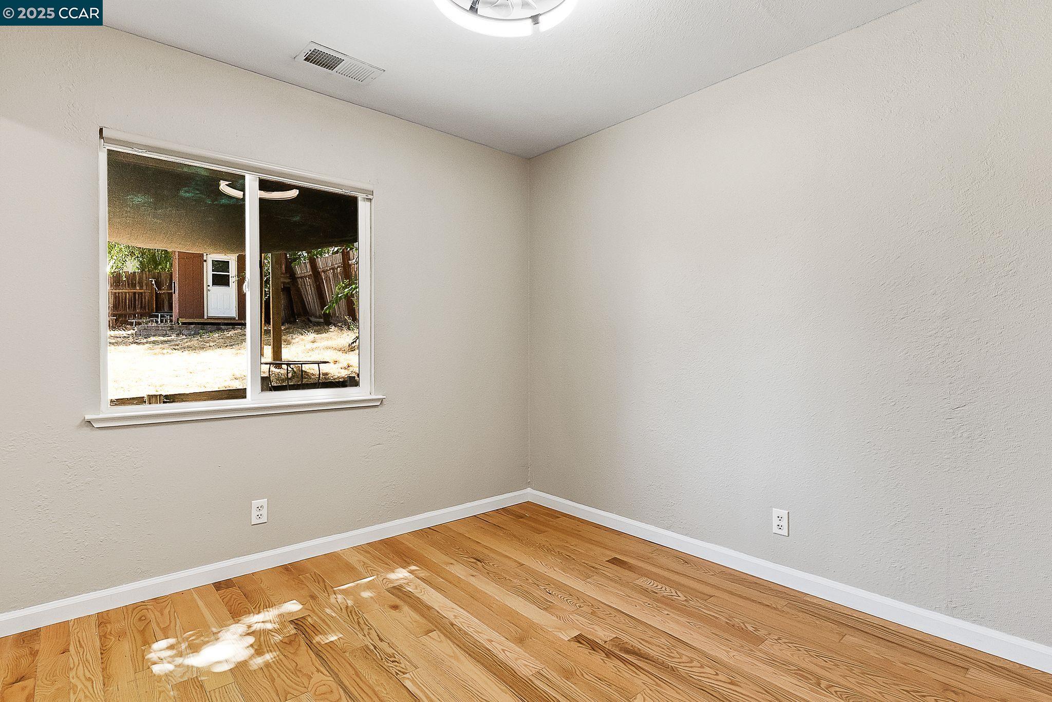 Detail Gallery Image 20 of 39 For 2150 Pomona Ave, Martinez,  CA 94553 - 3 Beds | 1 Baths
