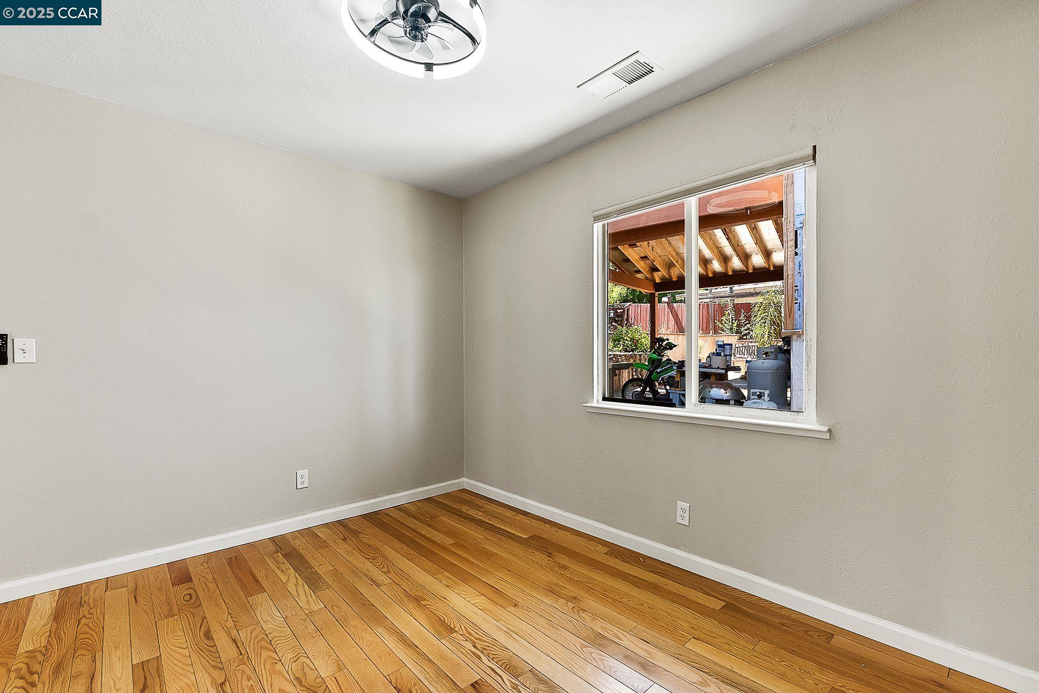 Detail Gallery Image 25 of 39 For 2150 Pomona Ave, Martinez,  CA 94553 - 3 Beds | 1 Baths