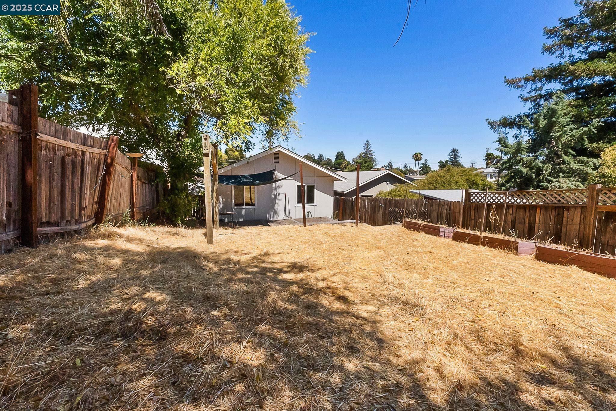 Detail Gallery Image 28 of 39 For 2150 Pomona Ave, Martinez,  CA 94553 - 3 Beds | 1 Baths