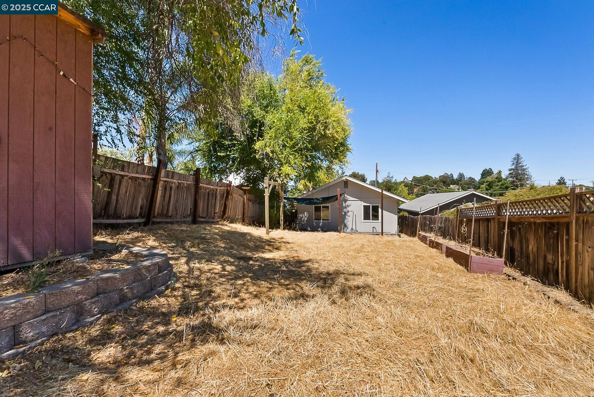 Detail Gallery Image 30 of 39 For 2150 Pomona Ave, Martinez,  CA 94553 - 3 Beds | 1 Baths