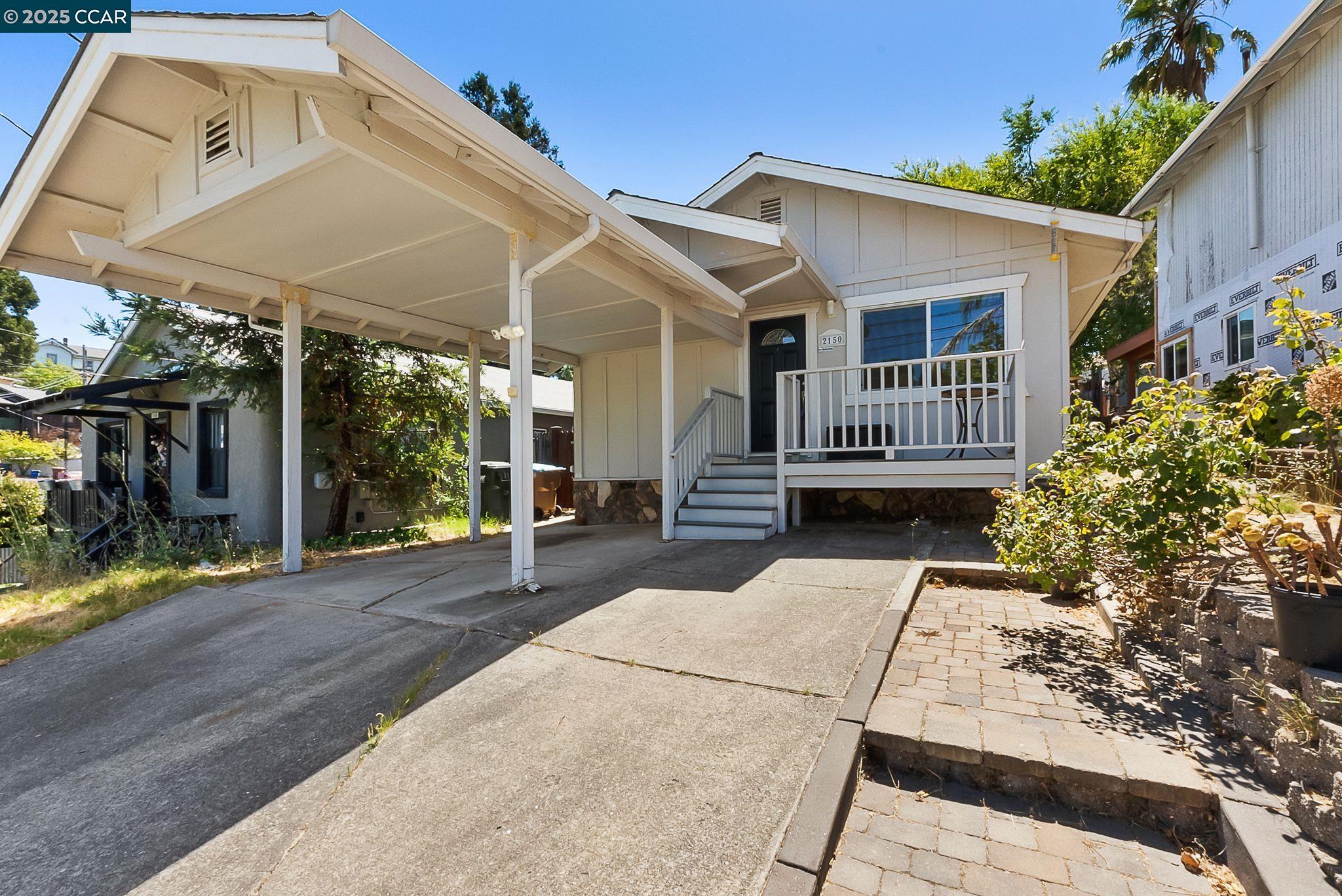 Detail Gallery Image 4 of 39 For 2150 Pomona Ave, Martinez,  CA 94553 - 3 Beds | 1 Baths