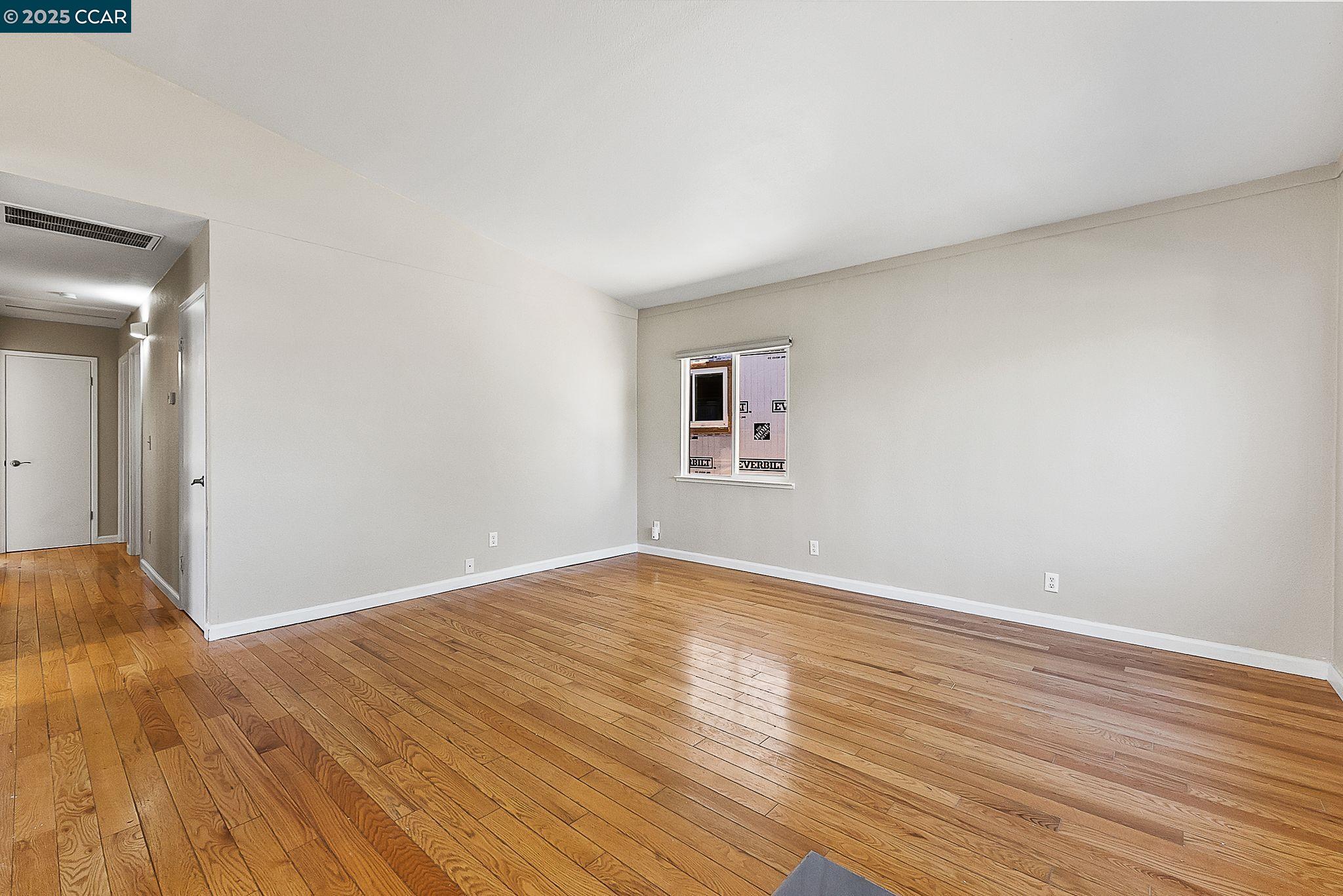Detail Gallery Image 5 of 39 For 2150 Pomona Ave, Martinez,  CA 94553 - 3 Beds | 1 Baths