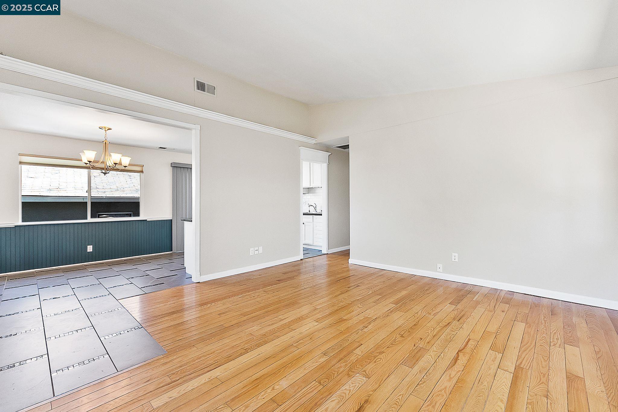 Detail Gallery Image 6 of 39 For 2150 Pomona Ave, Martinez,  CA 94553 - 3 Beds | 1 Baths