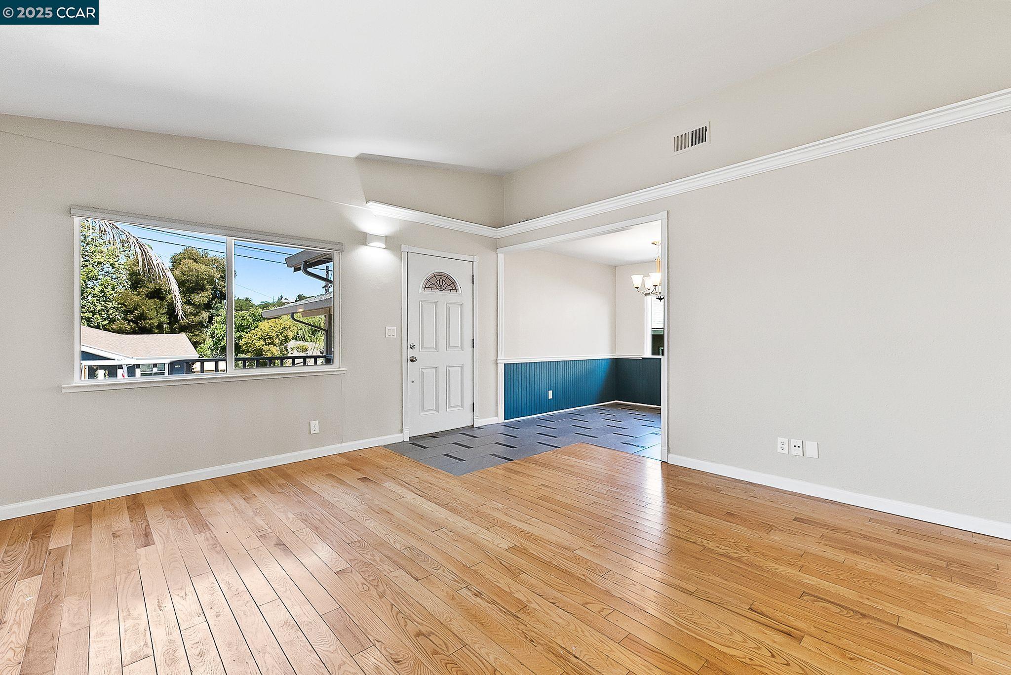 Detail Gallery Image 7 of 39 For 2150 Pomona Ave, Martinez,  CA 94553 - 3 Beds | 1 Baths