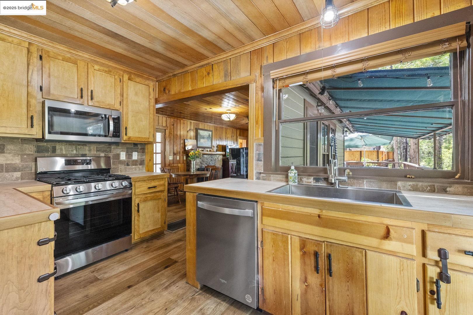 343 Lakeshore DR, Pinecrest, California 95364, 2 Bedrooms Bedrooms, 5 Rooms Rooms,2 BathroomsBathrooms,Residential,For Sale,343 Lakeshore DR,41106775