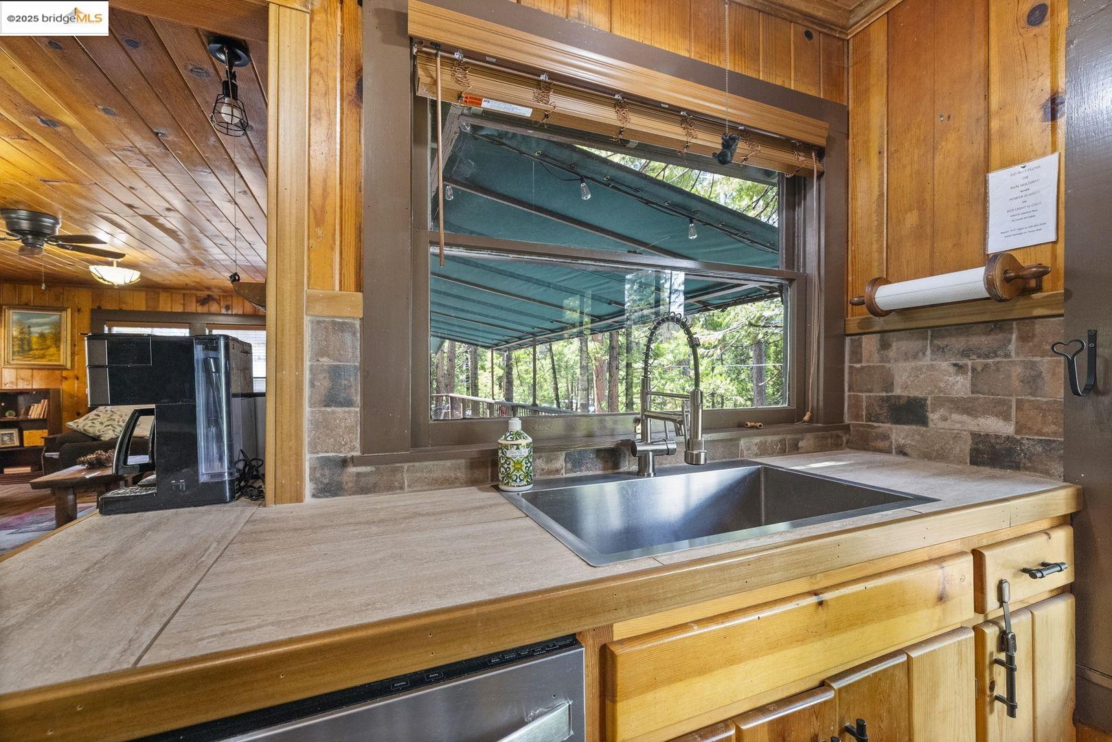 343 Lakeshore DR, Pinecrest, California 95364, 2 Bedrooms Bedrooms, 5 Rooms Rooms,2 BathroomsBathrooms,Residential,For Sale,343 Lakeshore DR,41106775