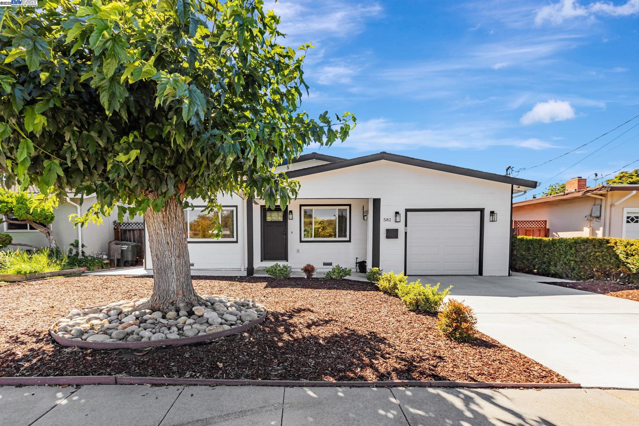 Detail Gallery Image 2 of 36 For 581 Kirk Ave, Sunnyvale,  CA 94085 - 3 Beds | 3 Baths