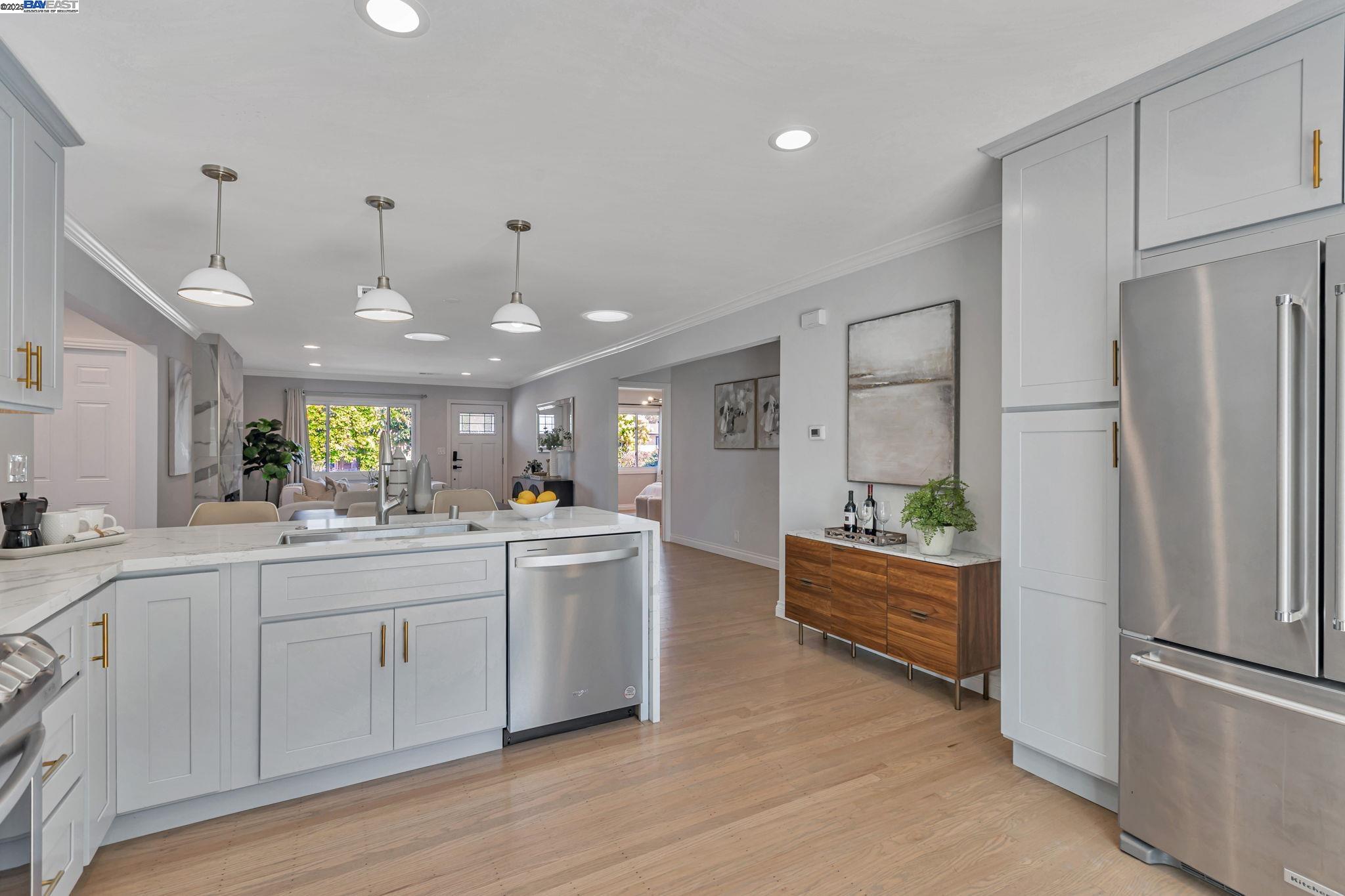 Detail Gallery Image 12 of 36 For 581 Kirk Ave, Sunnyvale,  CA 94085 - 3 Beds | 3 Baths