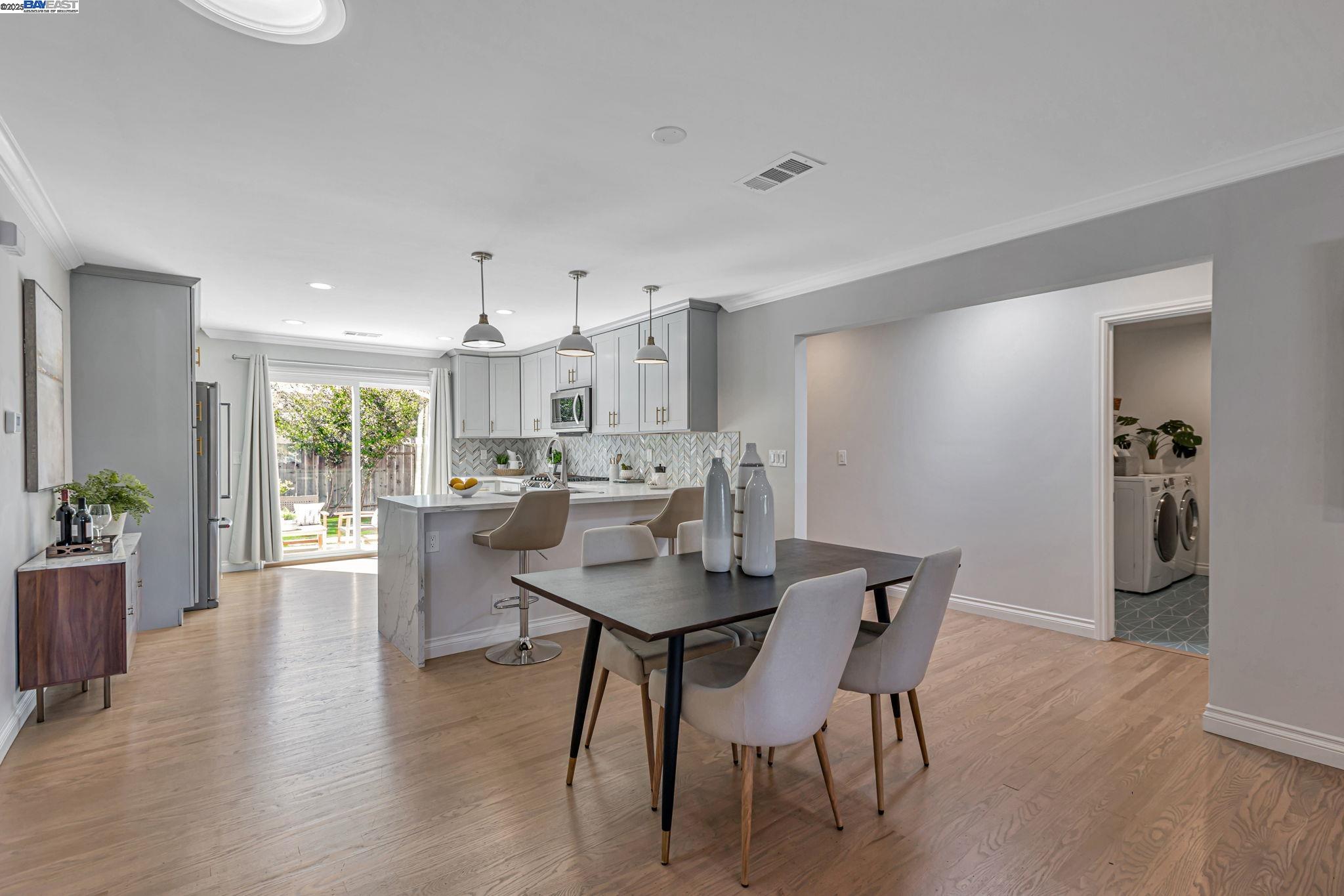 Detail Gallery Image 14 of 36 For 581 Kirk Ave, Sunnyvale,  CA 94085 - 3 Beds | 3 Baths