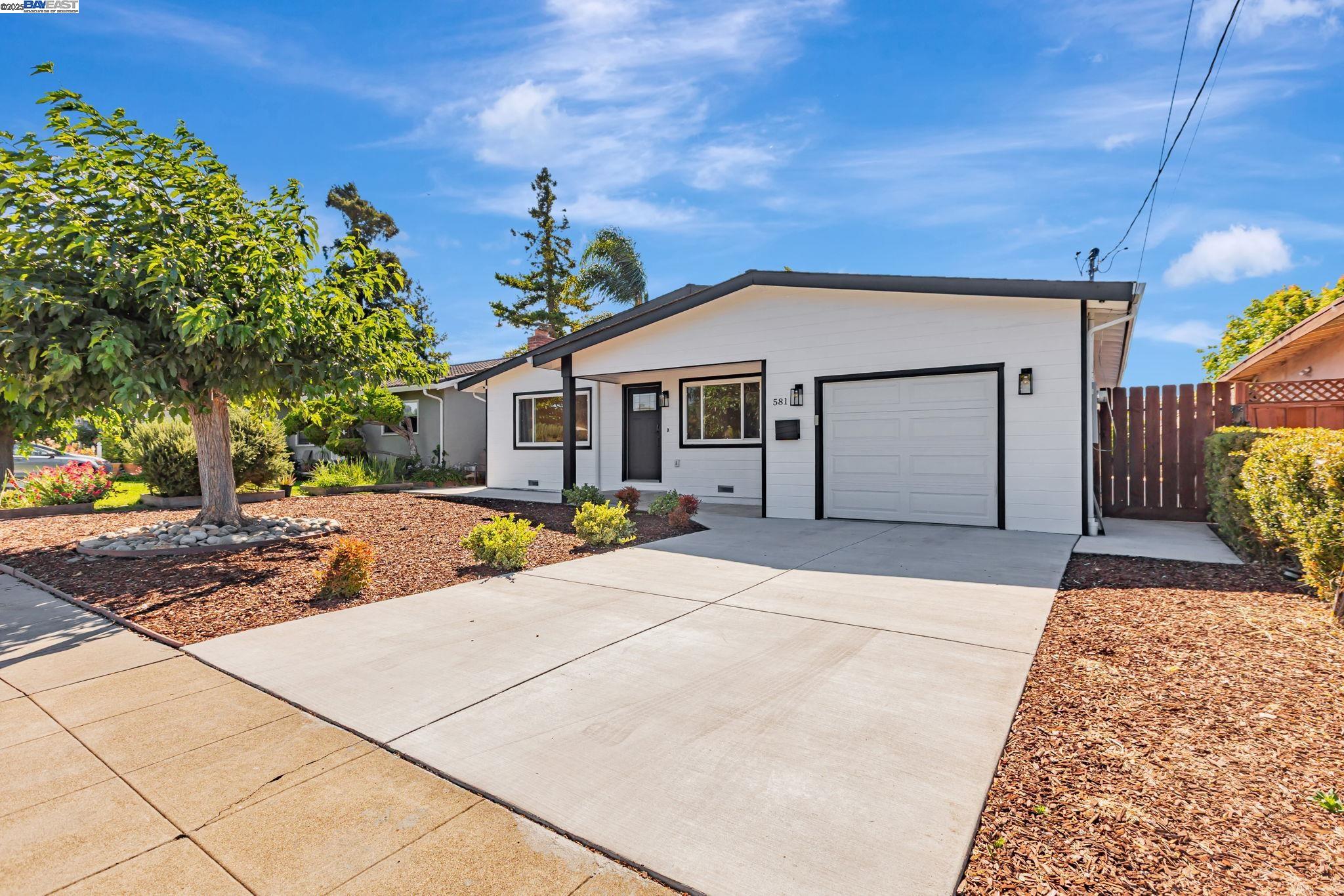 Detail Gallery Image 3 of 36 For 581 Kirk Ave, Sunnyvale,  CA 94085 - 3 Beds | 3 Baths