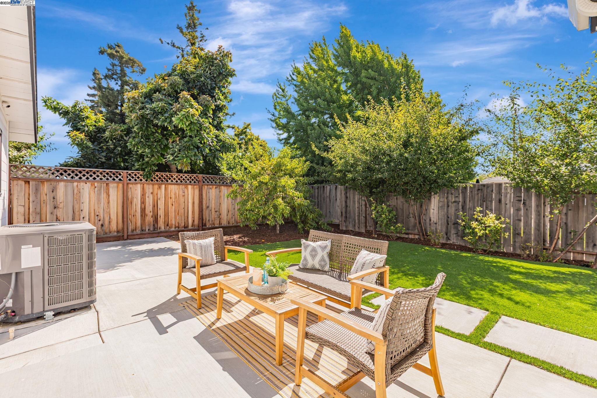 Detail Gallery Image 31 of 36 For 581 Kirk Ave, Sunnyvale,  CA 94085 - 3 Beds | 3 Baths