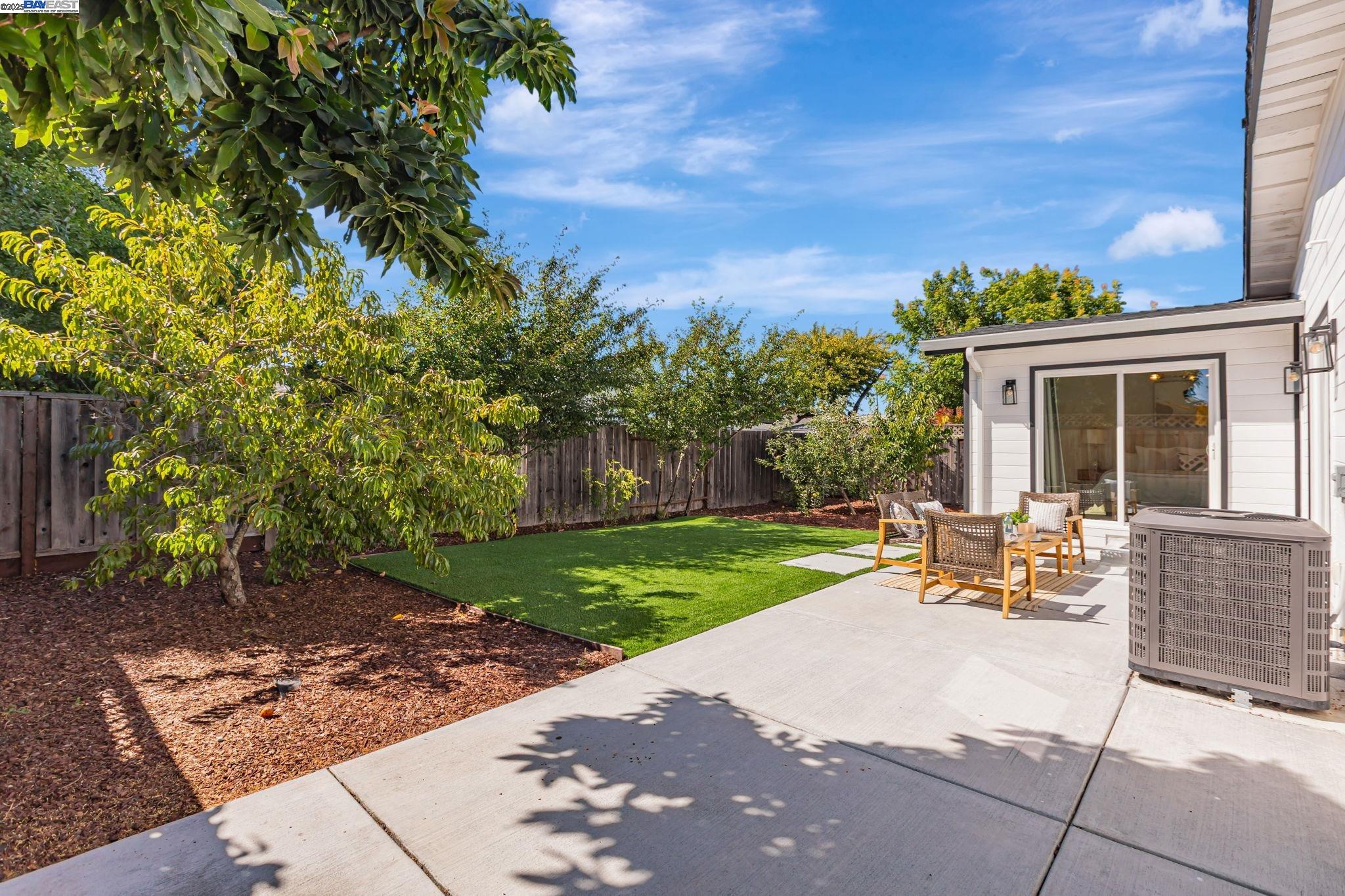 Detail Gallery Image 32 of 36 For 581 Kirk Ave, Sunnyvale,  CA 94085 - 3 Beds | 3 Baths