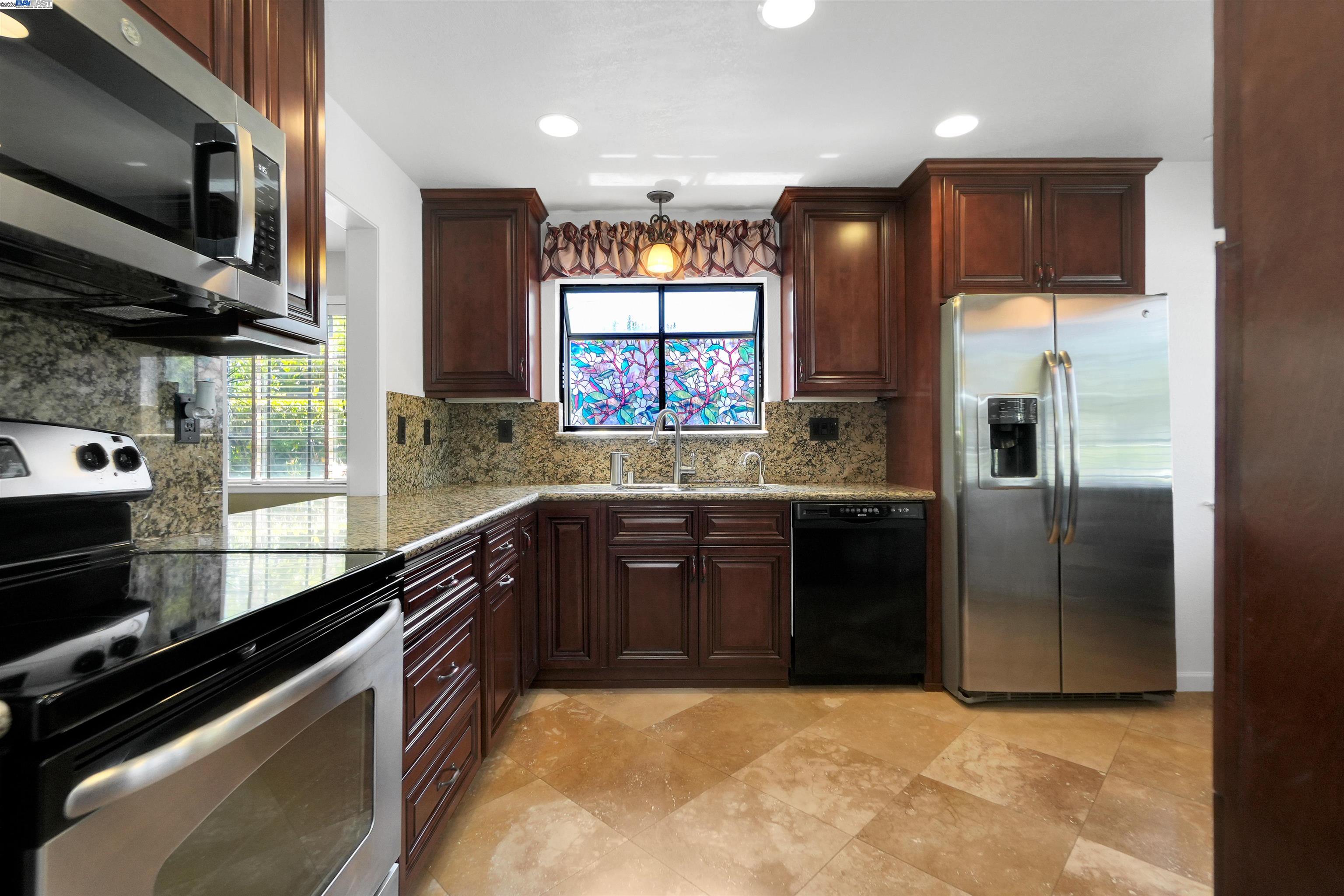 Detail Gallery Image 17 of 48 For 627 Alquire Pkwy, Hayward,  CA 94544 - 3 Beds | 2/1 Baths