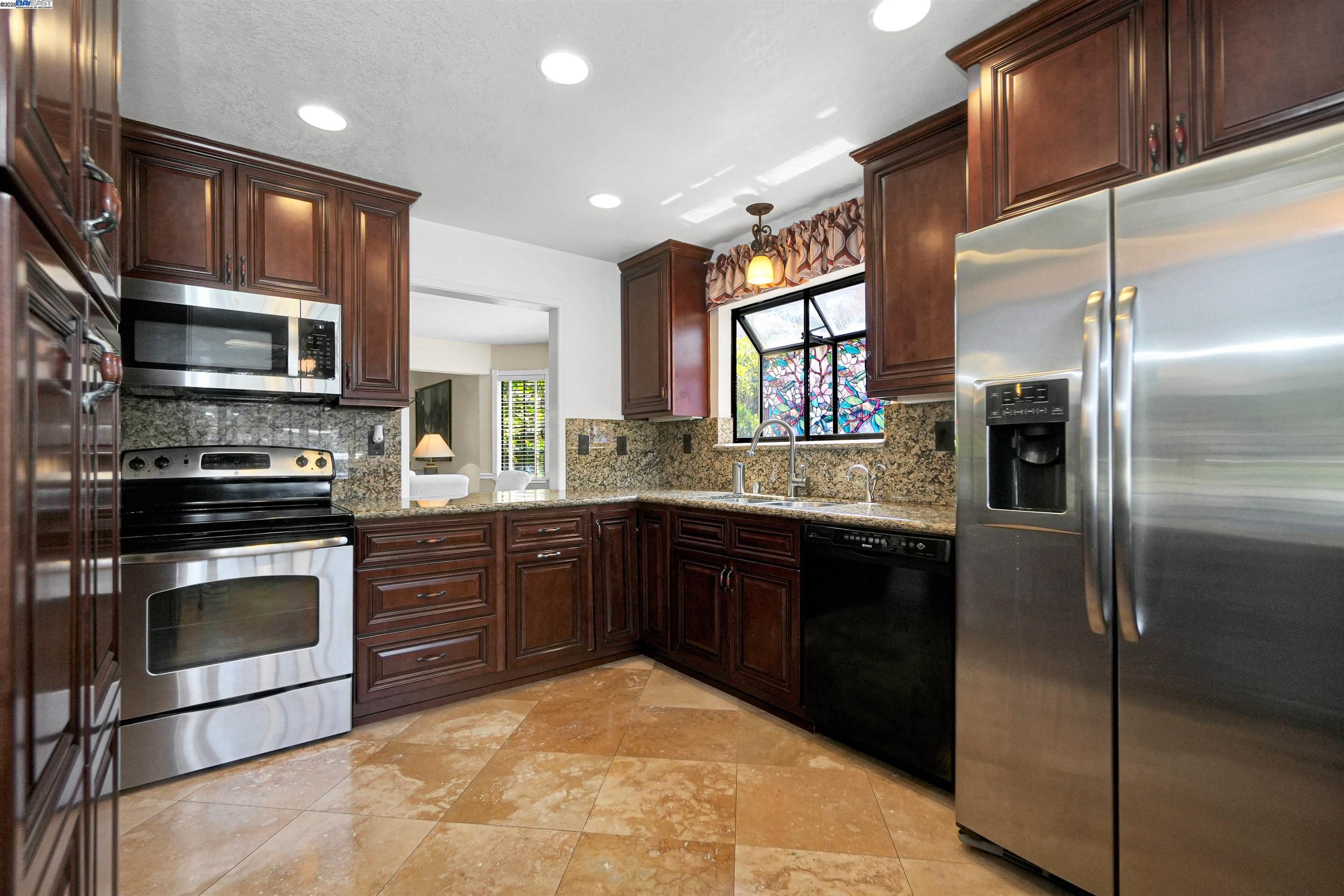Detail Gallery Image 19 of 48 For 627 Alquire Pkwy, Hayward,  CA 94544 - 3 Beds | 2/1 Baths