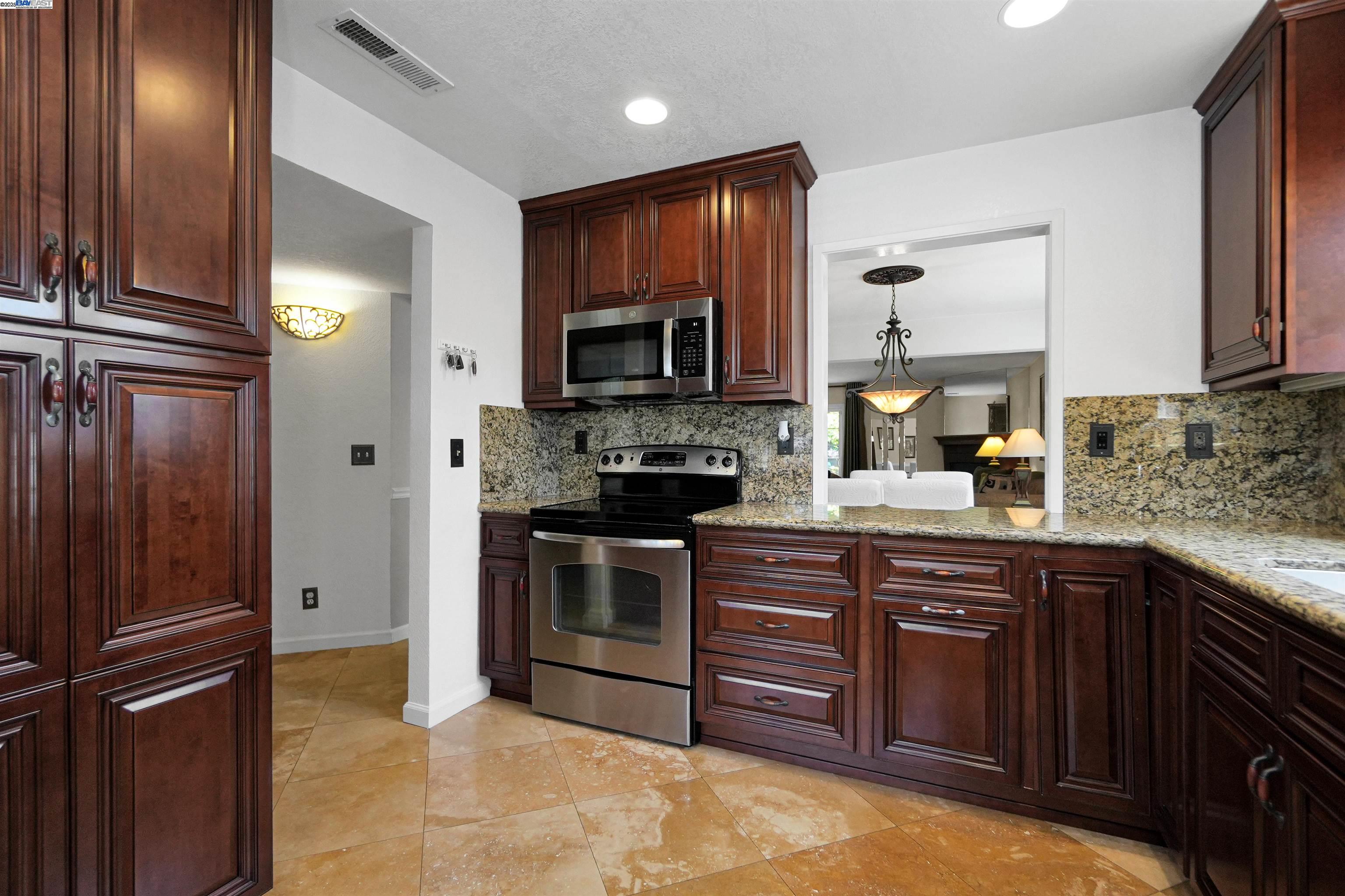 Detail Gallery Image 20 of 48 For 627 Alquire Pkwy, Hayward,  CA 94544 - 3 Beds | 2/1 Baths