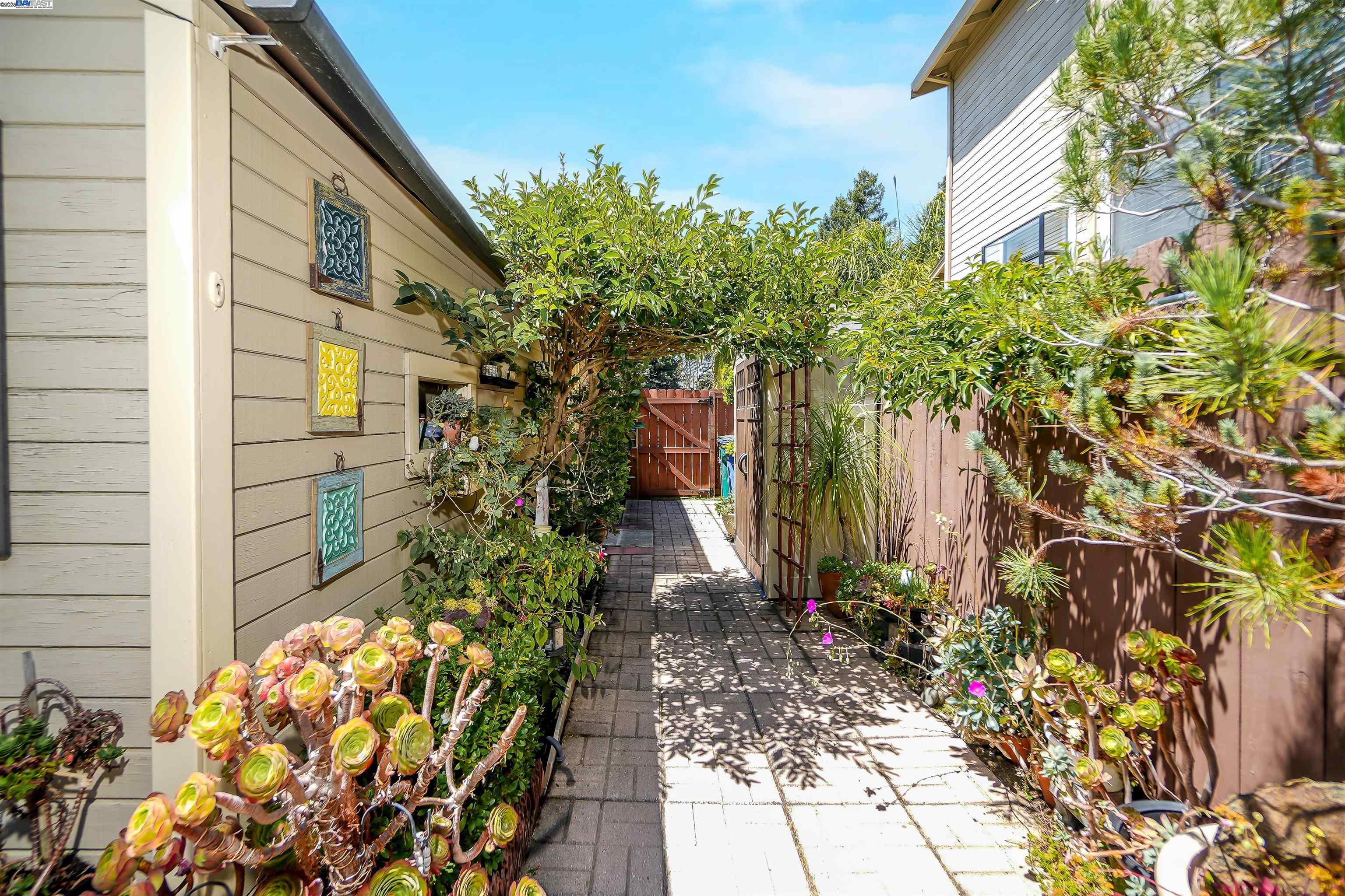 Detail Gallery Image 45 of 48 For 627 Alquire Pkwy, Hayward,  CA 94544 - 3 Beds | 2/1 Baths