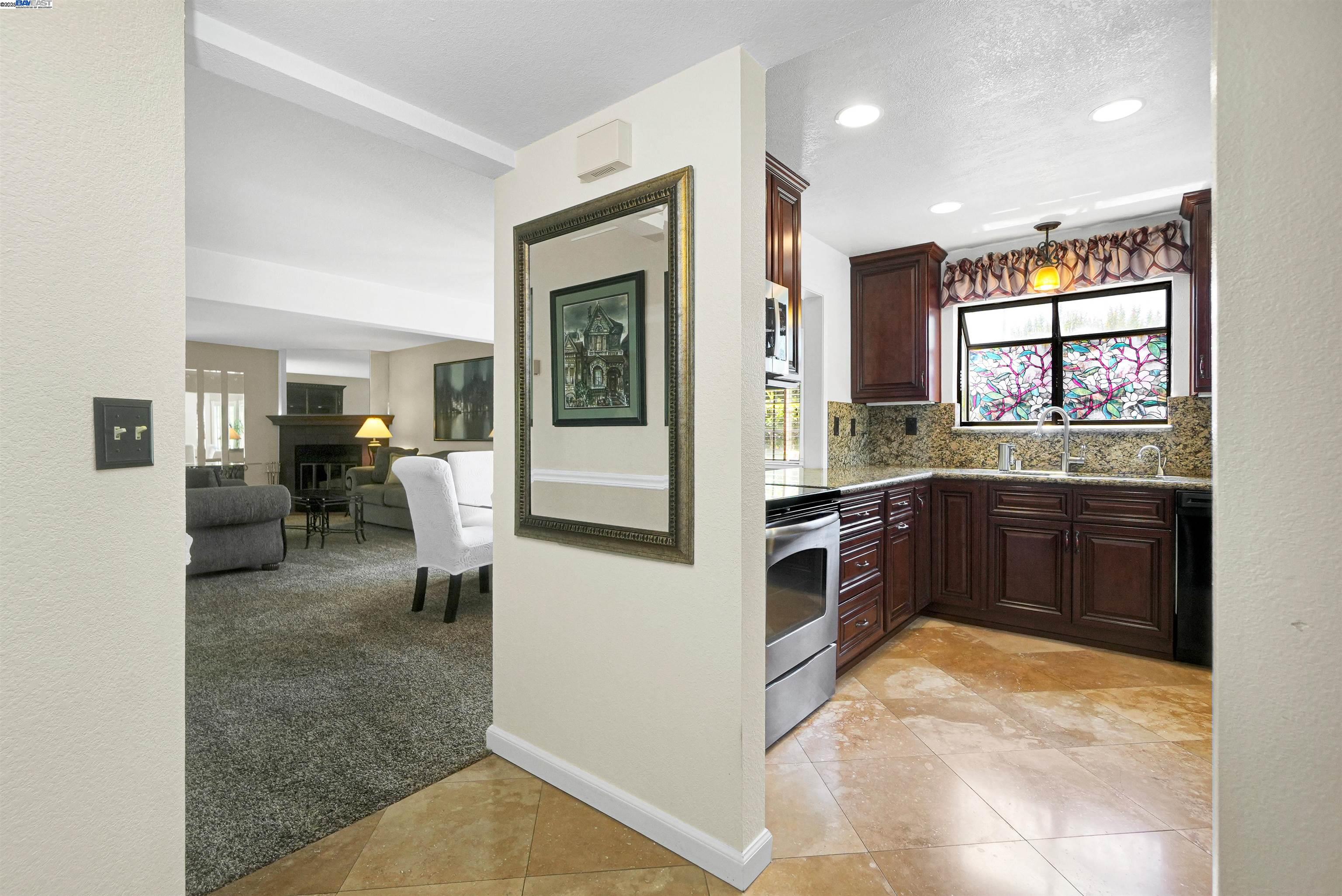 Detail Gallery Image 8 of 48 For 627 Alquire Pkwy, Hayward,  CA 94544 - 3 Beds | 2/1 Baths
