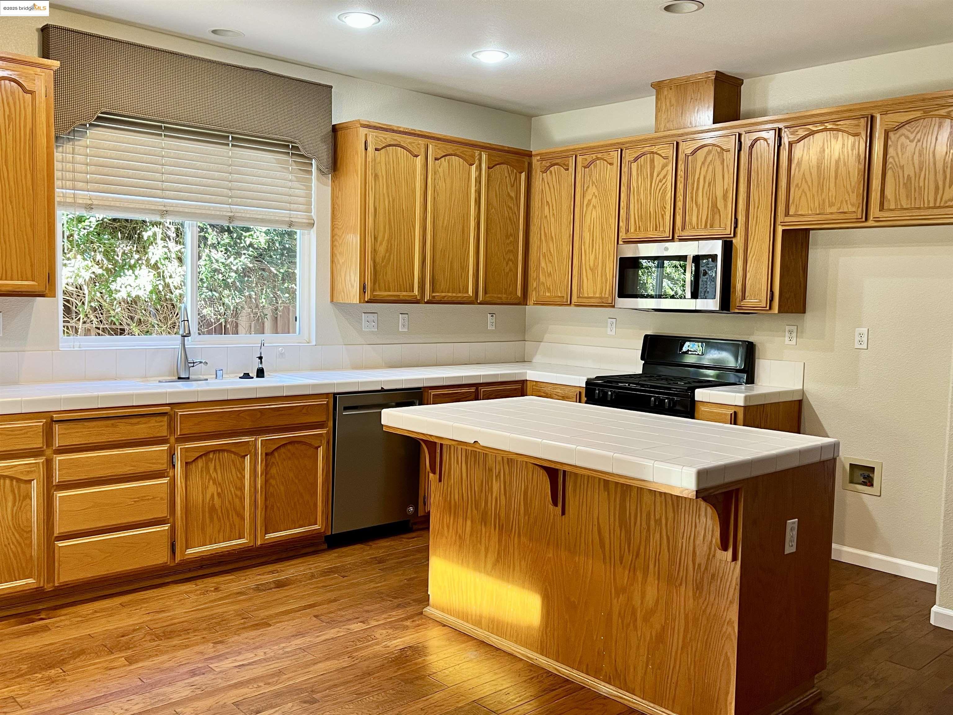 Detail Gallery Image 7 of 21 For 861 Orchid Ct, Brentwood,  CA 94513 - 4 Beds | 3 Baths