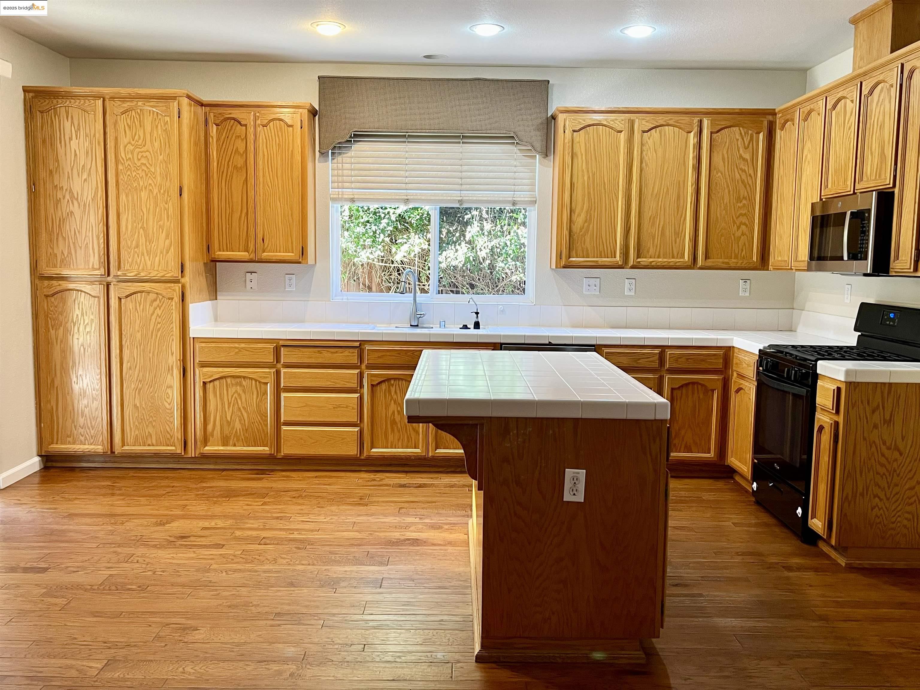 Detail Gallery Image 8 of 21 For 861 Orchid Ct, Brentwood,  CA 94513 - 4 Beds | 3 Baths