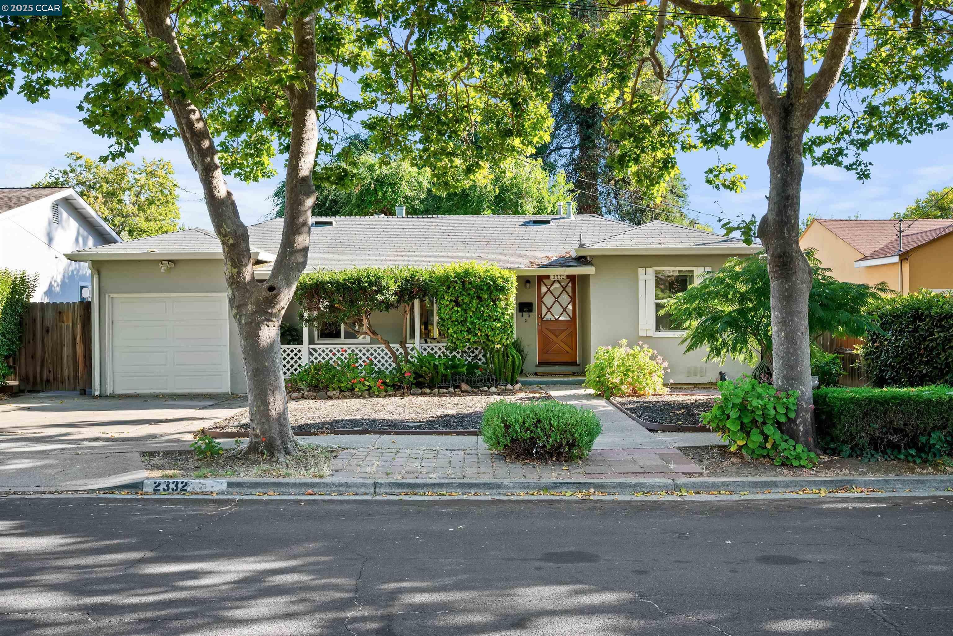 Detail Gallery Image 2 of 27 For 2332 Mountain View Dr, Concord,  CA 94520 - 2 Beds | 1 Baths