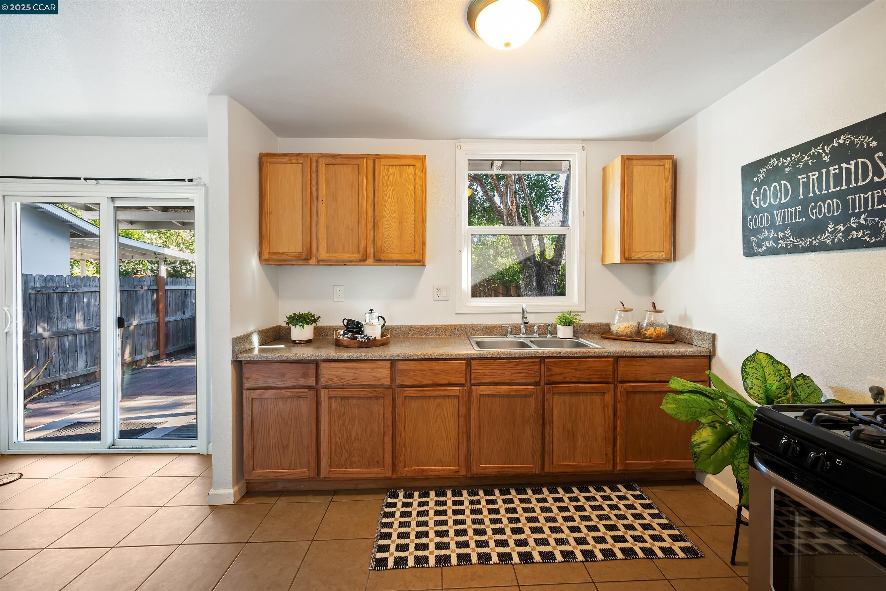 Detail Gallery Image 11 of 27 For 2332 Mountain View Dr, Concord,  CA 94520 - 2 Beds | 1 Baths
