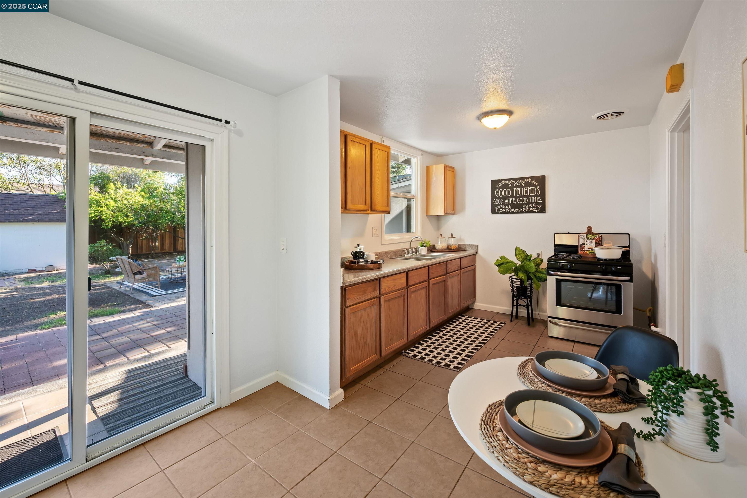 Detail Gallery Image 12 of 27 For 2332 Mountain View Dr, Concord,  CA 94520 - 2 Beds | 1 Baths