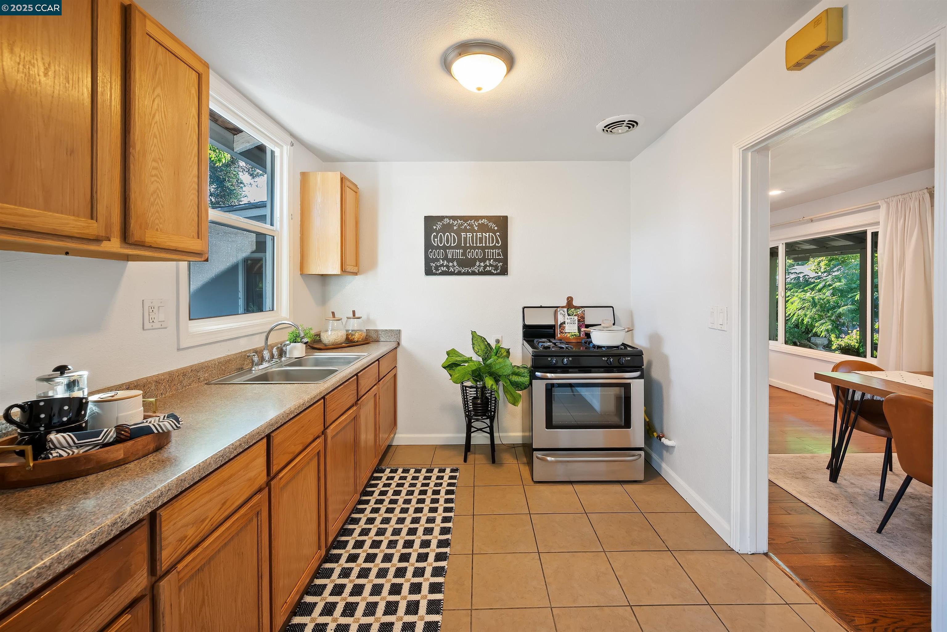 Detail Gallery Image 13 of 27 For 2332 Mountain View Dr, Concord,  CA 94520 - 2 Beds | 1 Baths