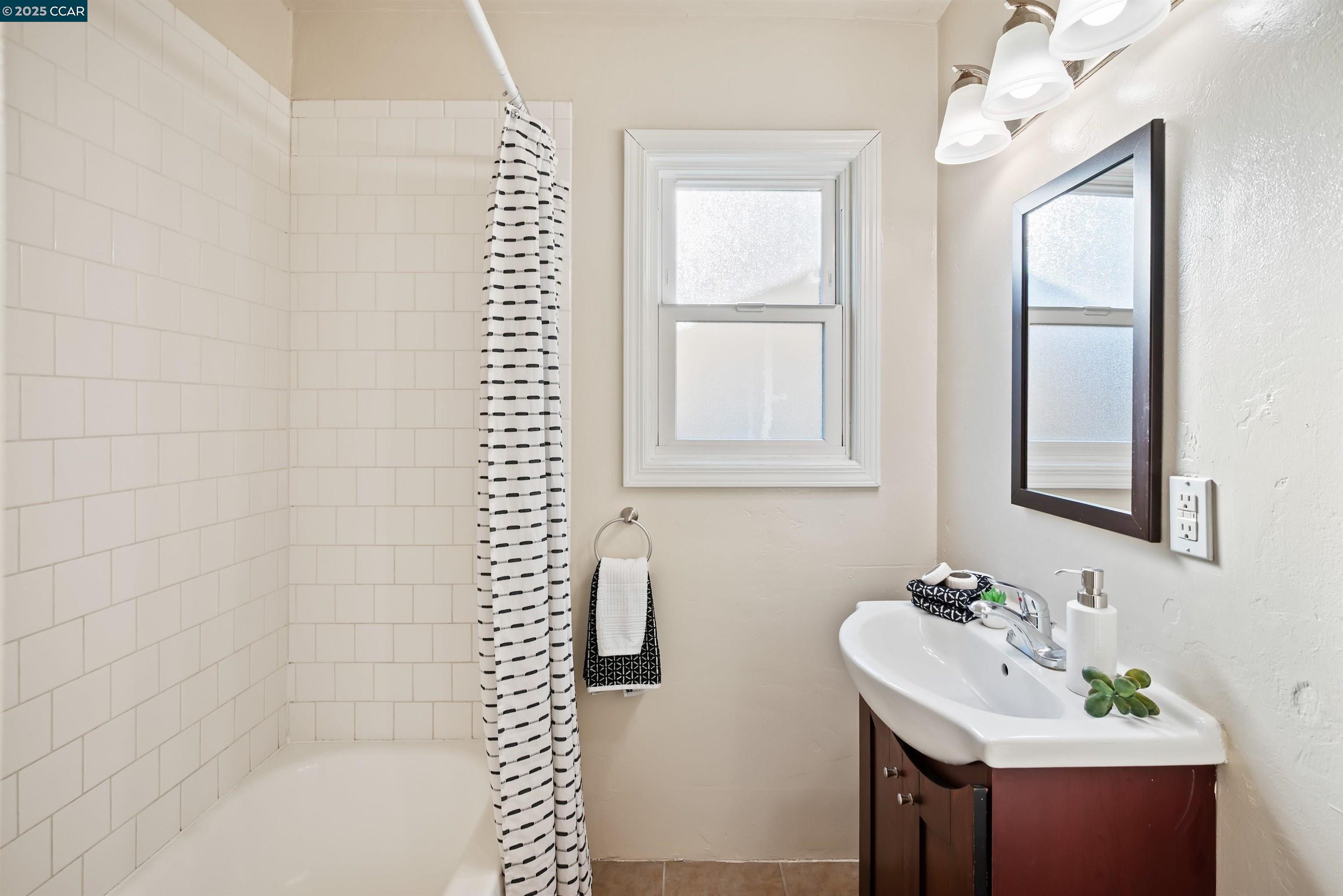 Detail Gallery Image 20 of 27 For 2332 Mountain View Dr, Concord,  CA 94520 - 2 Beds | 1 Baths