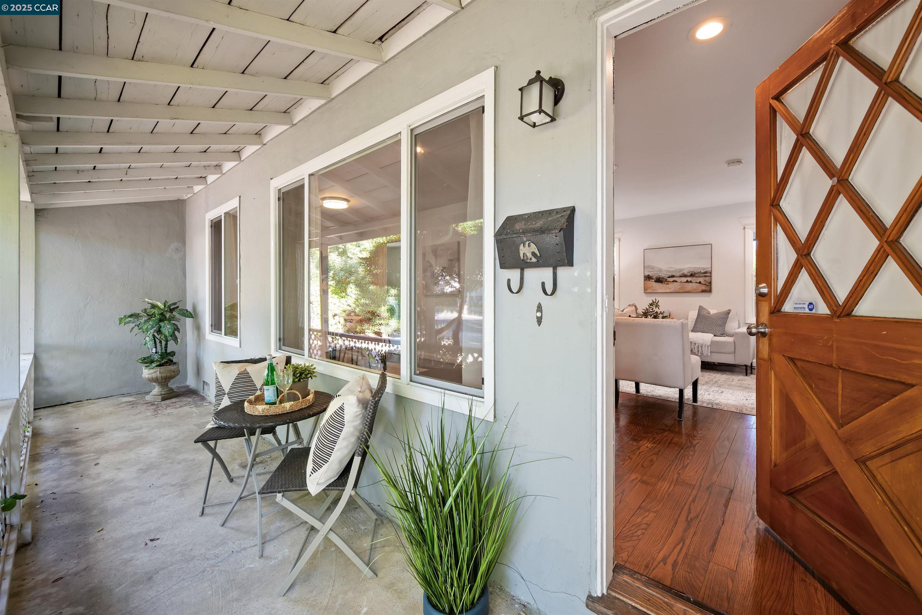 Detail Gallery Image 5 of 27 For 2332 Mountain View Dr, Concord,  CA 94520 - 2 Beds | 1 Baths
