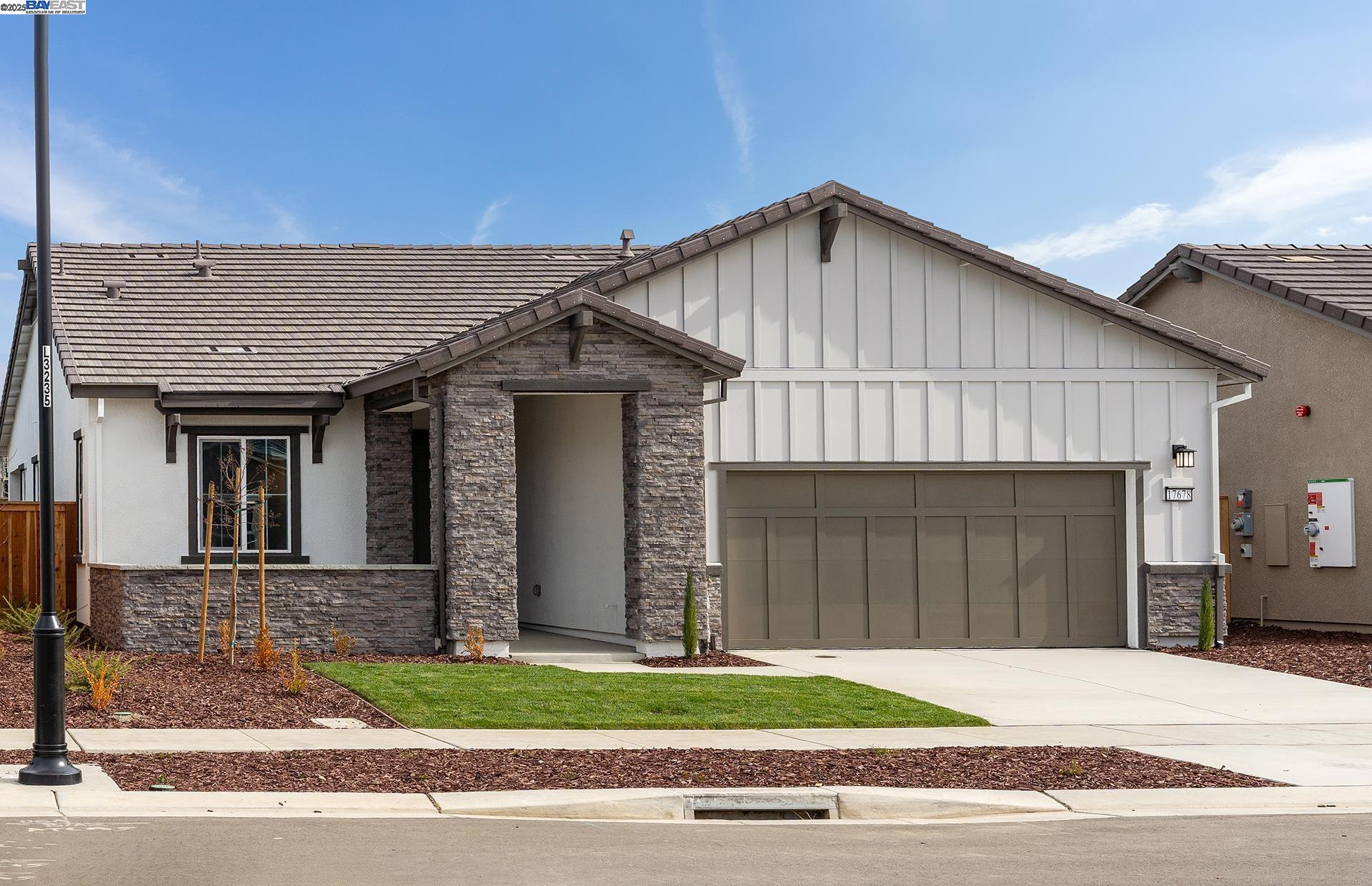 Detail Gallery Image 3 of 34 For 17678 Brightwood Avenue, Lathrop,  CA 95330 - 2 Beds | 2/1 Baths