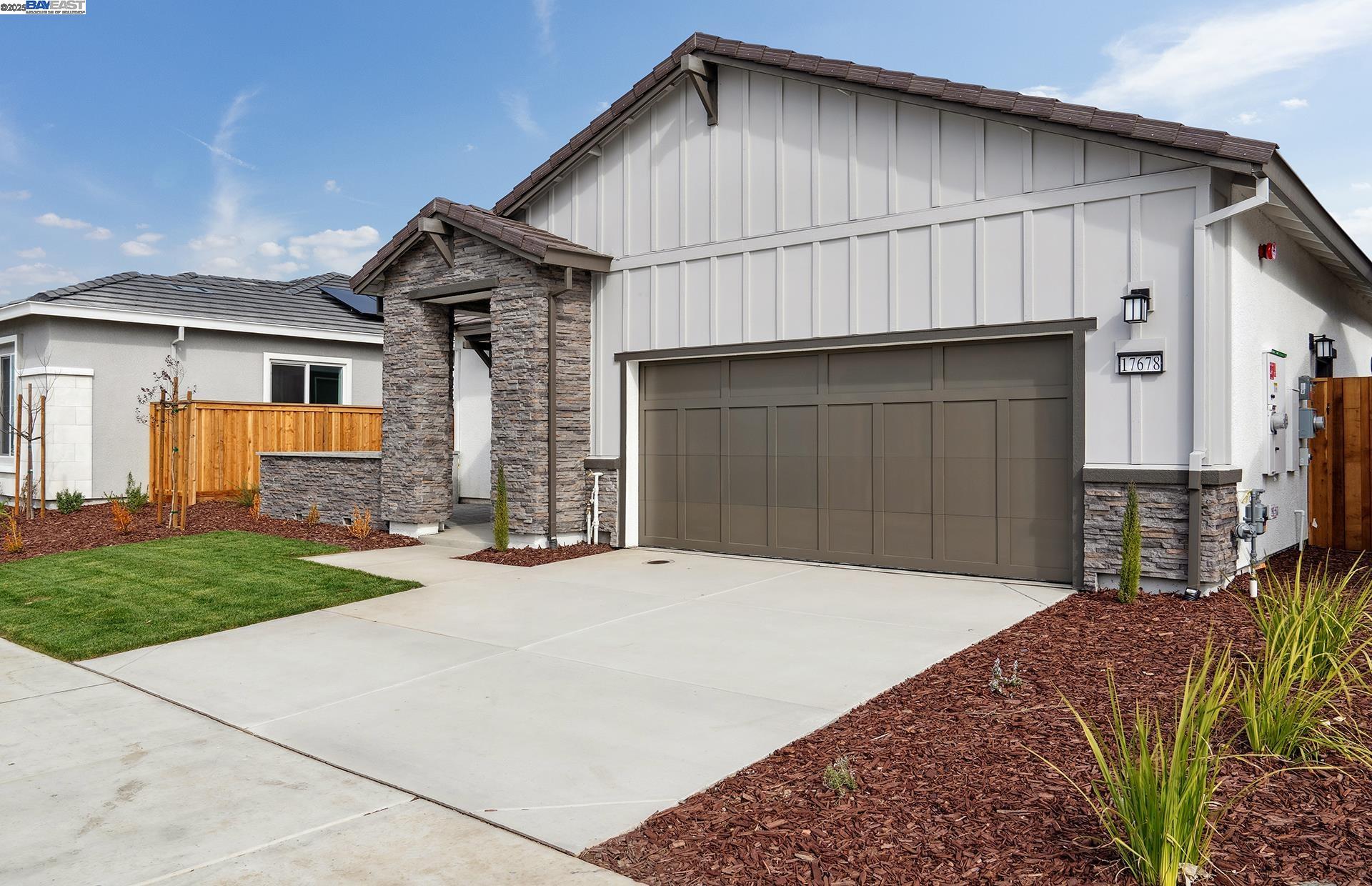 Detail Gallery Image 4 of 34 For 17678 Brightwood Avenue, Lathrop,  CA 95330 - 2 Beds | 2/1 Baths