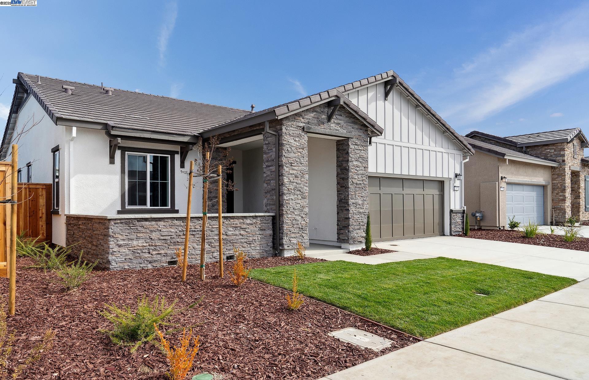 Detail Gallery Image 5 of 34 For 17678 Brightwood Avenue, Lathrop,  CA 95330 - 2 Beds | 2/1 Baths