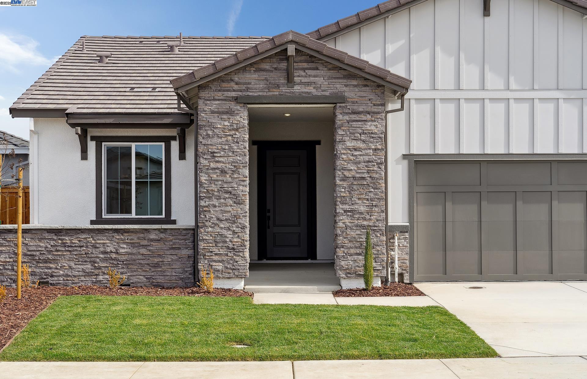 Detail Gallery Image 6 of 34 For 17678 Brightwood Avenue, Lathrop,  CA 95330 - 2 Beds | 2/1 Baths