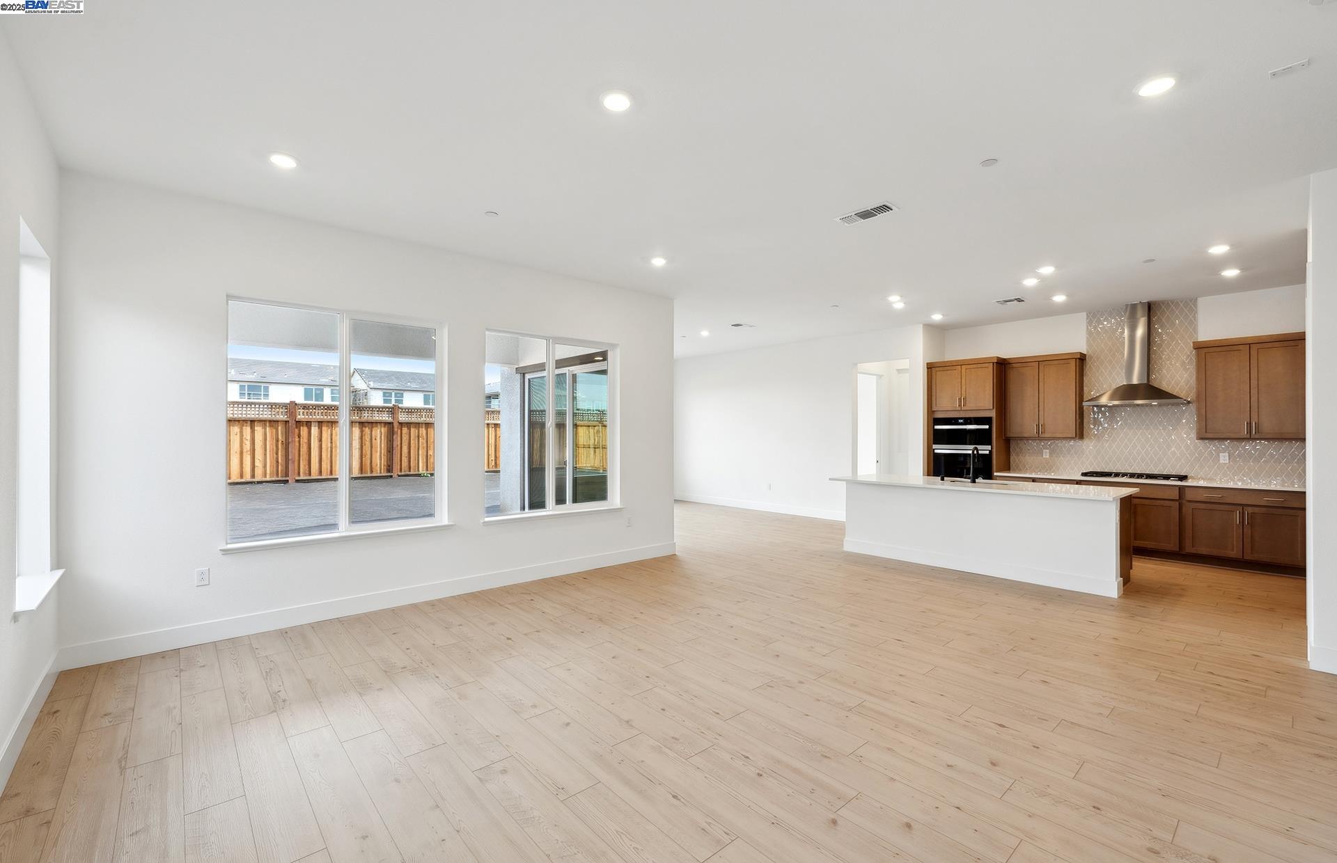 Detail Gallery Image 9 of 34 For 17678 Brightwood Avenue, Lathrop,  CA 95330 - 2 Beds | 2/1 Baths