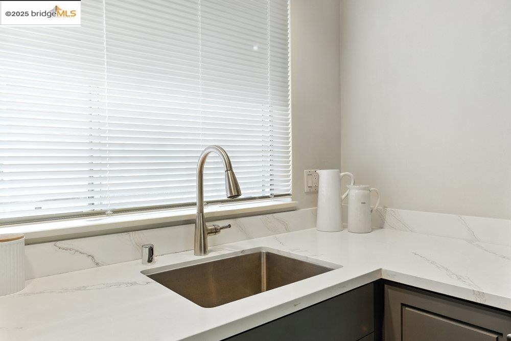 Detail Gallery Image 12 of 38 For 2601 College Ave #203,  Berkeley,  CA 94704 - 2 Beds | 1 Baths