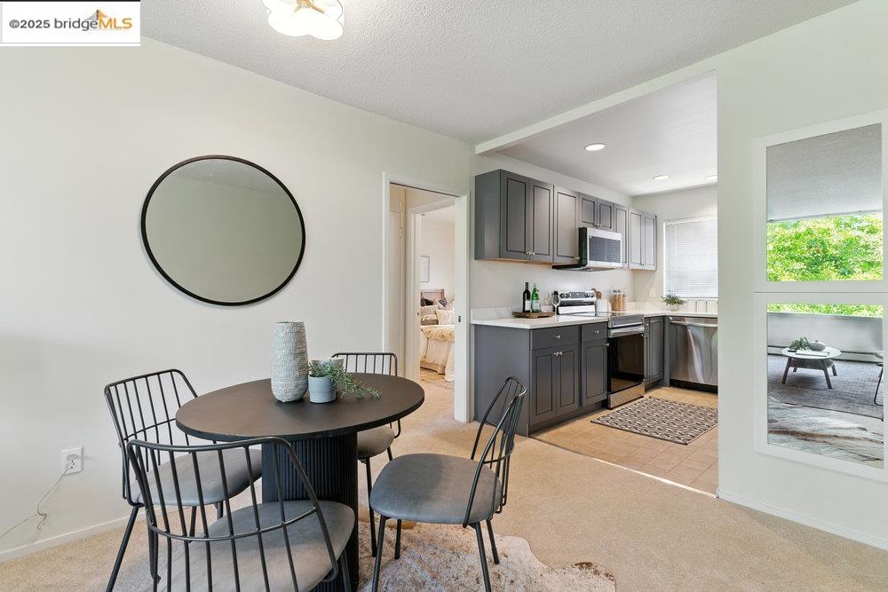 Detail Gallery Image 15 of 38 For 2601 College Ave #203,  Berkeley,  CA 94704 - 2 Beds | 1 Baths