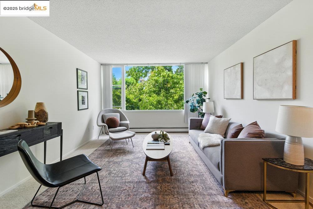 Detail Gallery Image 3 of 38 For 2601 College Ave #203,  Berkeley,  CA 94704 - 2 Beds | 1 Baths