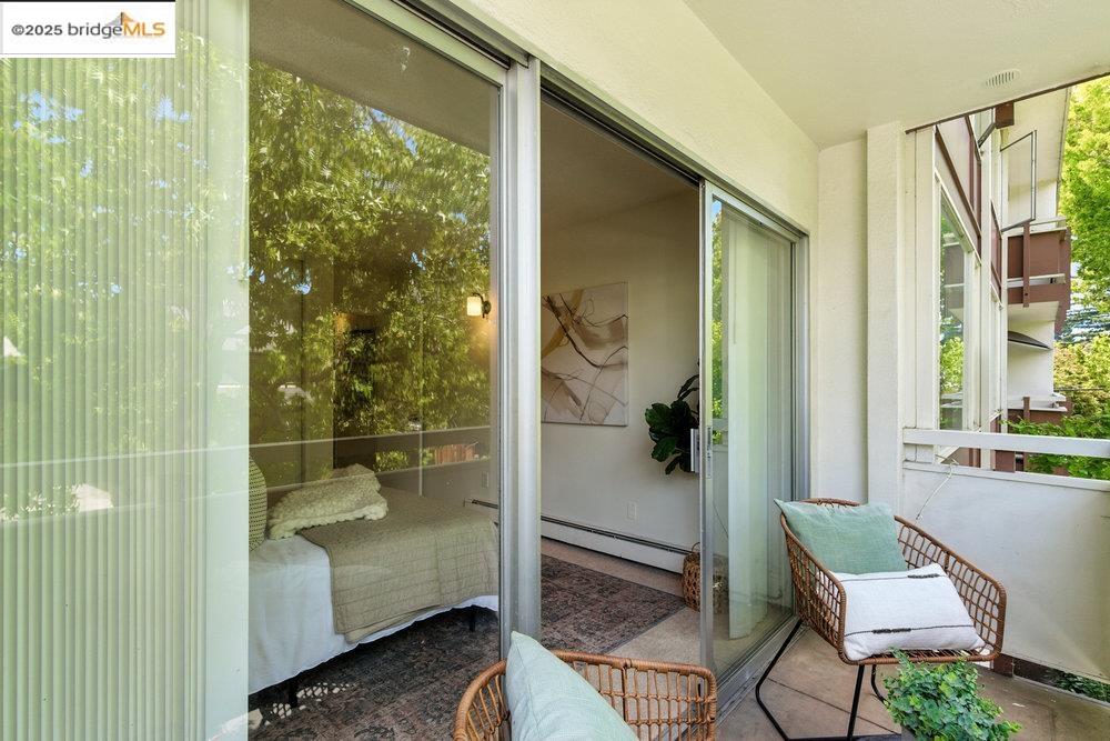 Detail Gallery Image 23 of 38 For 2601 College Ave #203,  Berkeley,  CA 94704 - 2 Beds | 1 Baths