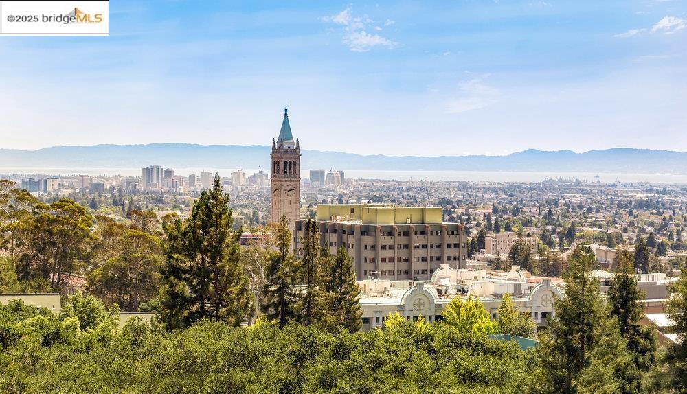 Detail Gallery Image 4 of 38 For 2601 College Ave #203,  Berkeley,  CA 94704 - 2 Beds | 1 Baths